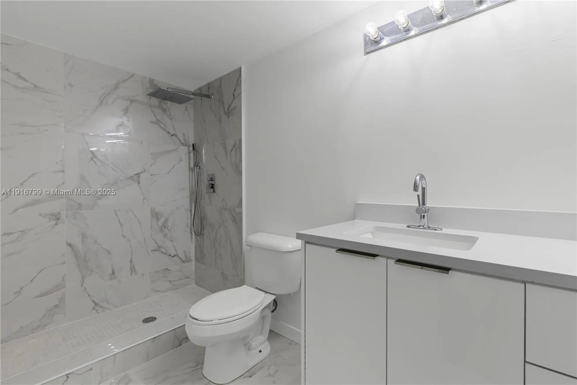 Property Slideshow image 10 of 29 | 3591 inverrary dr 203, Lauderhill, FL, 33319