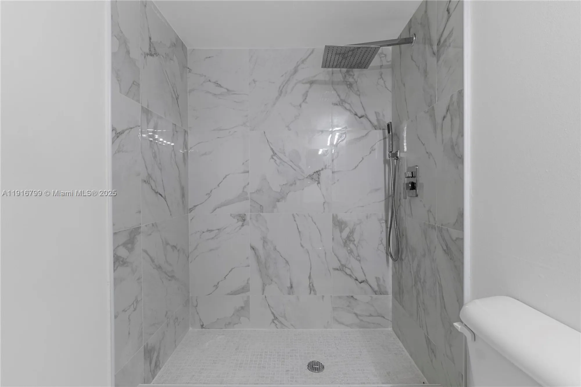 Property Slideshow image 11 of 29 | 3591 inverrary dr 203, Lauderhill, FL, 33319