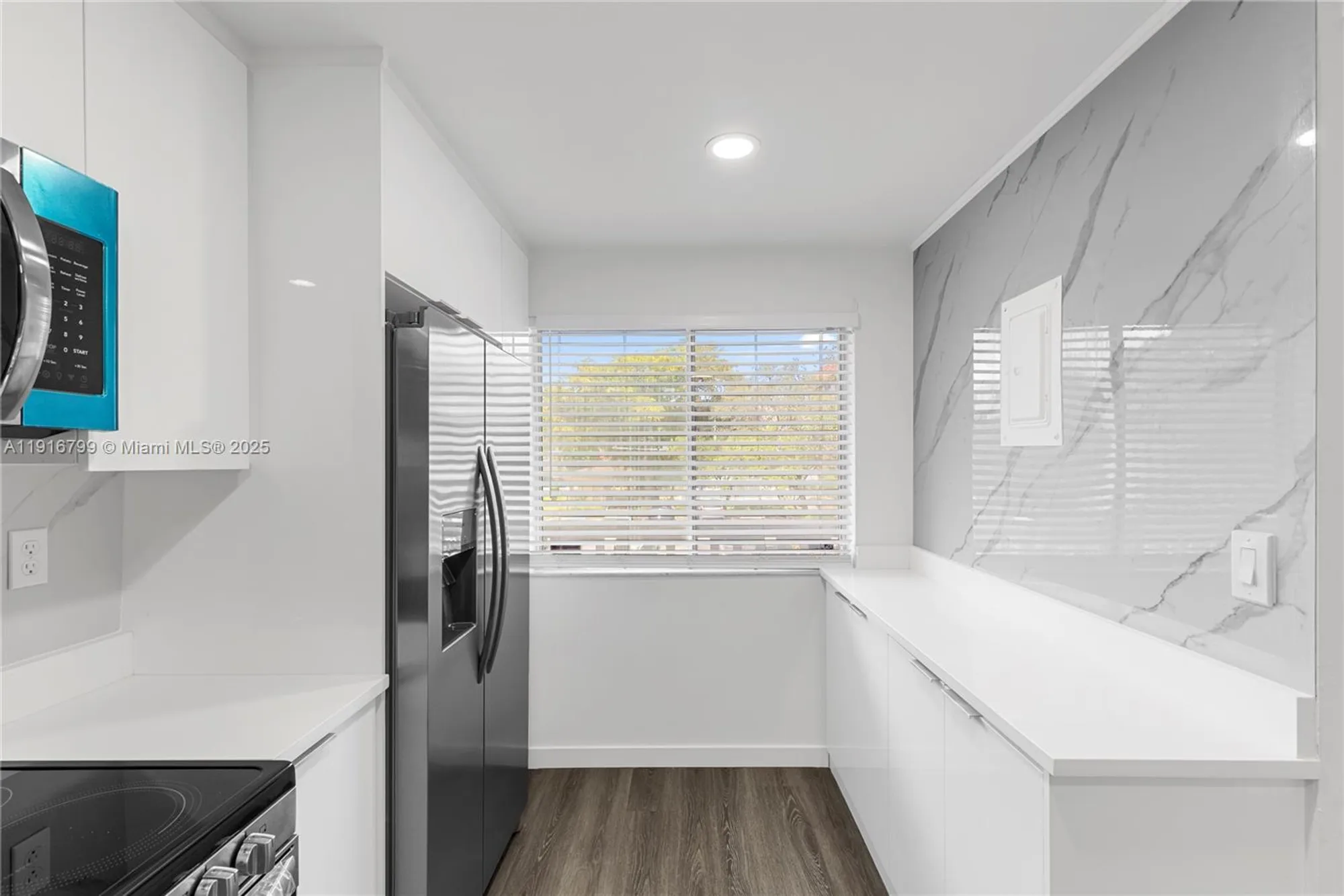 Property Slideshow image 13 of 29 | 3591 inverrary dr 203, Lauderhill, FL, 33319