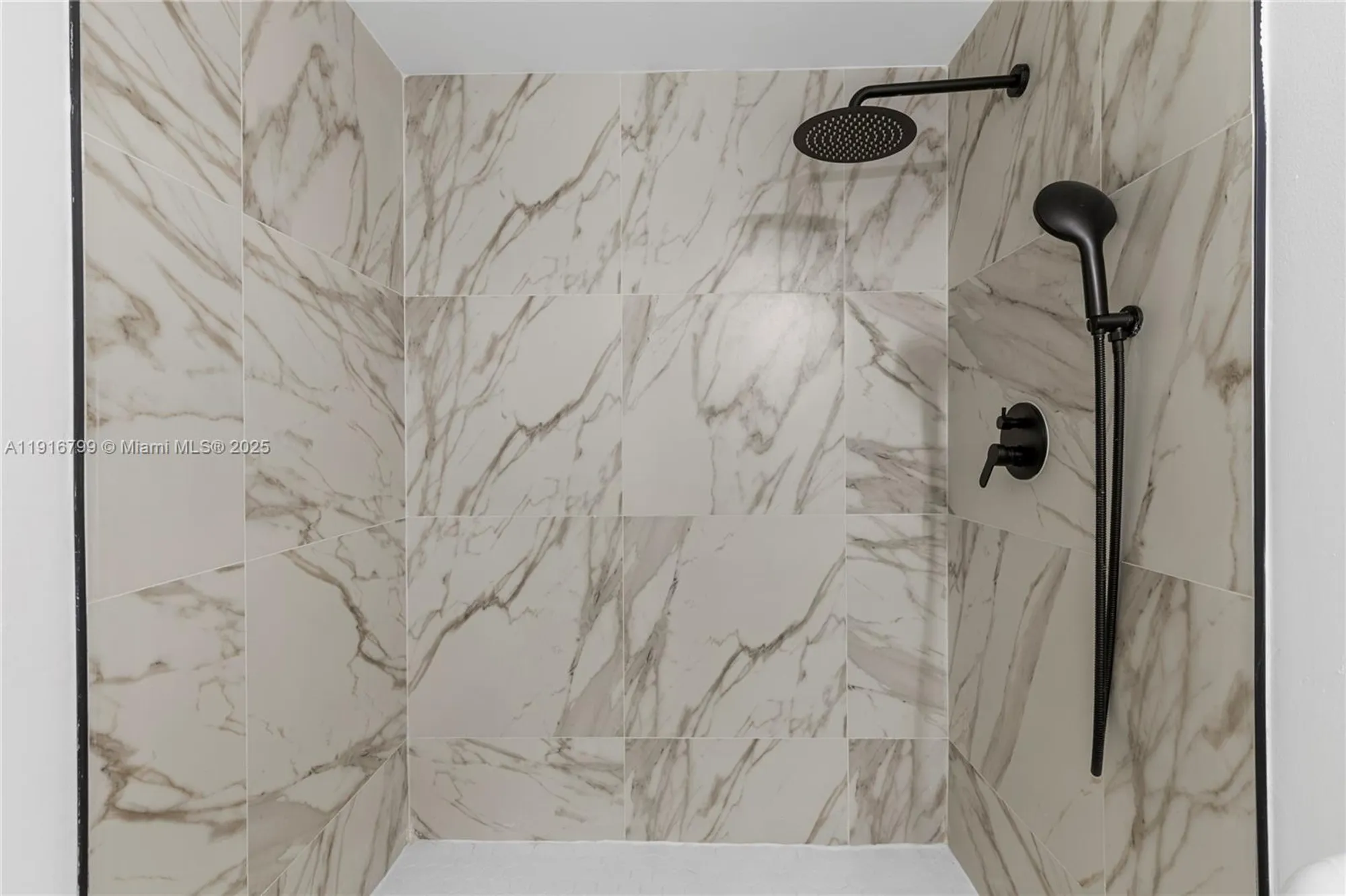 Property Slideshow image 6 of 29 | 3591 inverrary dr 203, Lauderhill, FL, 33319