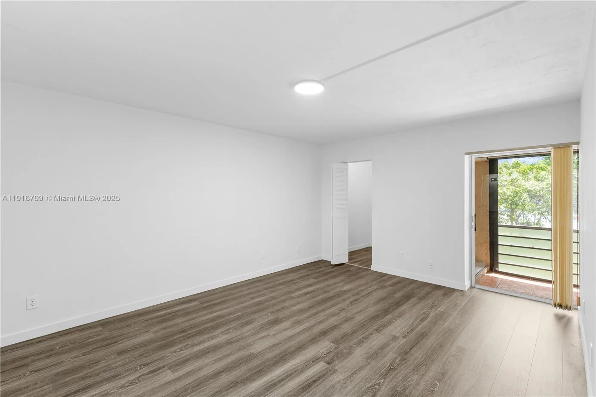 Property Slideshow image 9 of 29 | 3591 inverrary dr 203, Lauderhill, FL, 33319