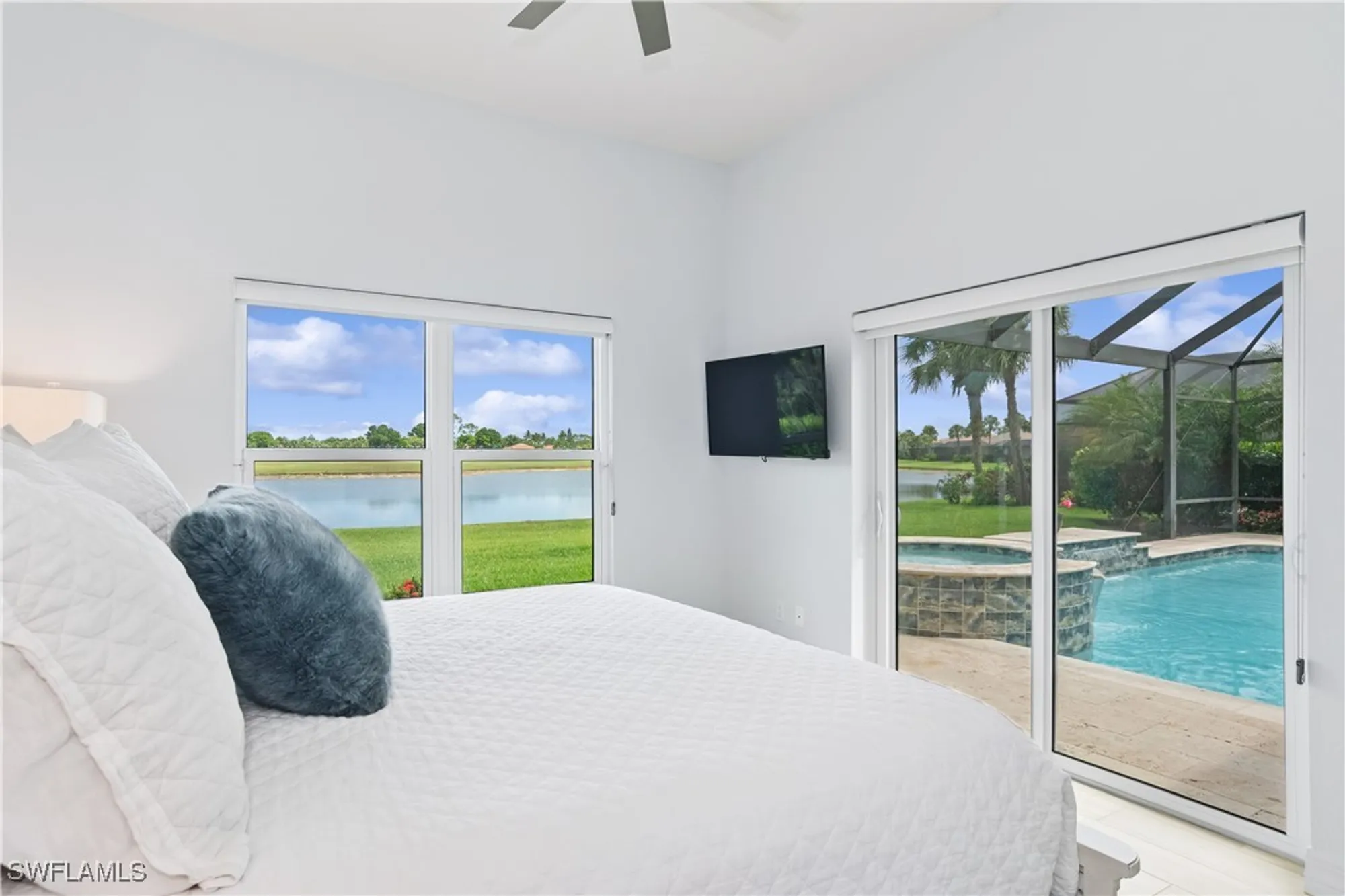 Property Slideshow image 16 of 26 | 8991 mustang island cir, Naples, FL, 34113