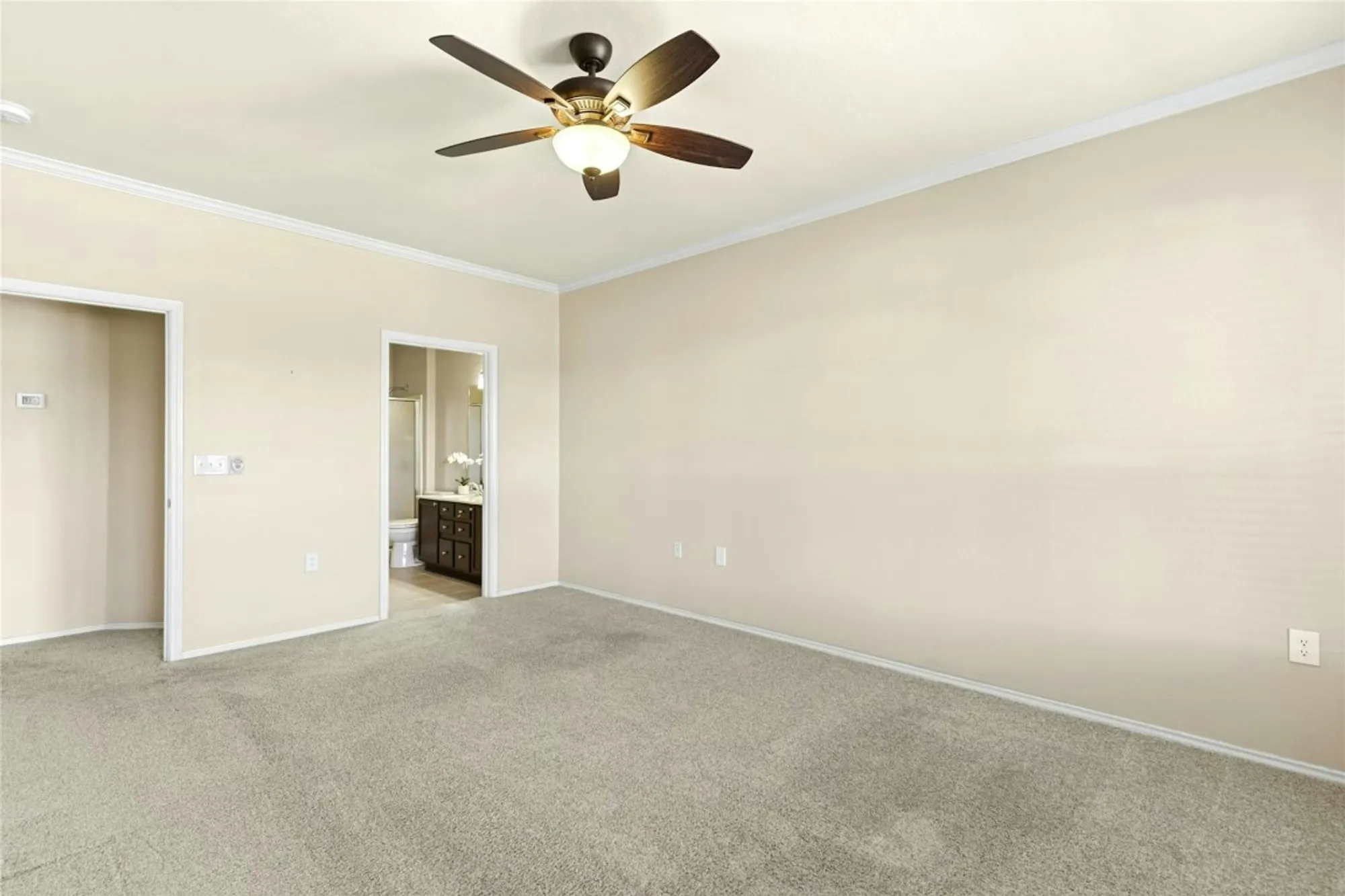 Property Slideshow image 16 of 25 | 215 bonham loop, Georgetown, TX, 78633