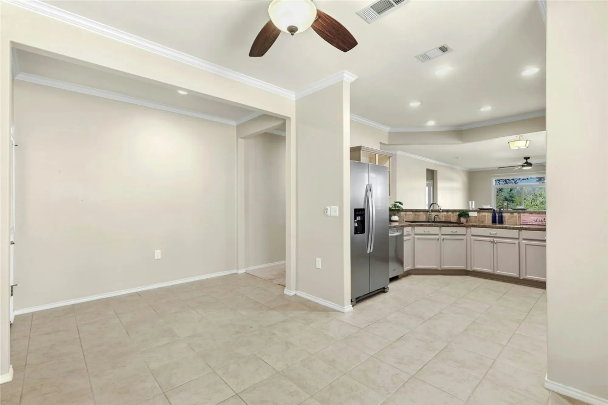 Property Slideshow image 12 of 25 | 215 bonham loop, Georgetown, TX, 78633