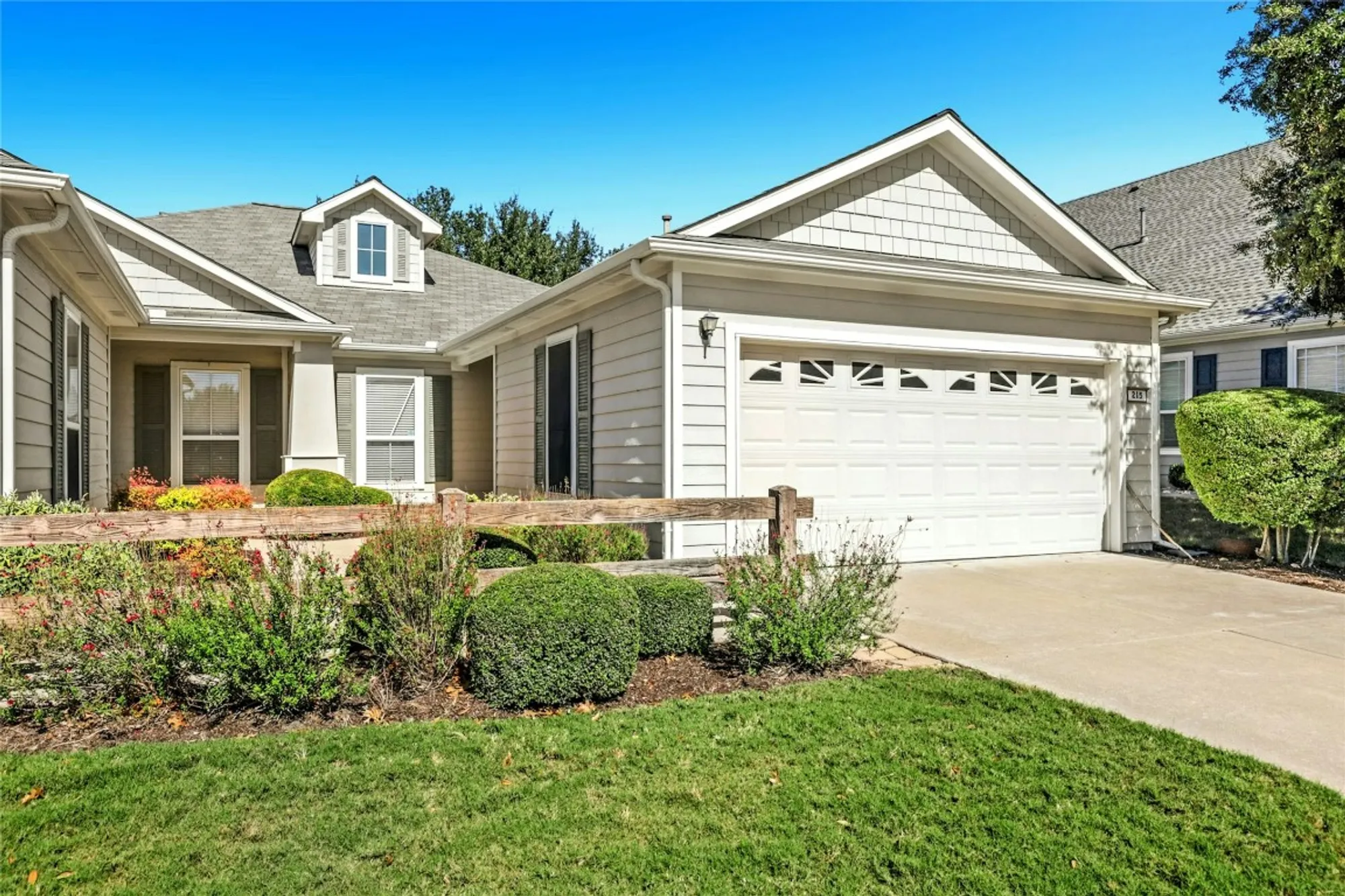 Property Slideshow image 2 of 25 | 215 bonham loop, Georgetown, TX, 78633