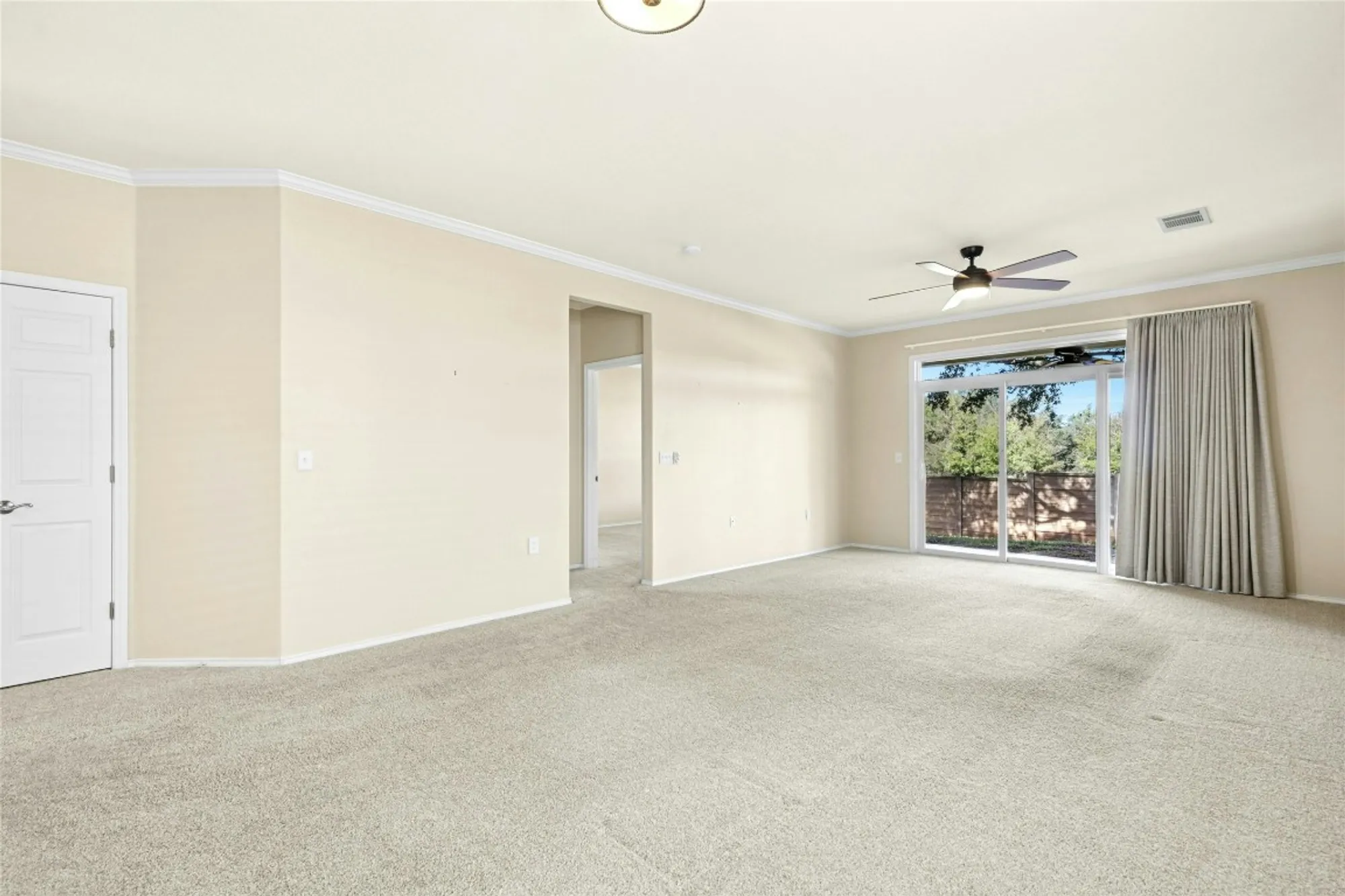 Property Slideshow image 4 of 25 | 215 bonham loop, Georgetown, TX, 78633