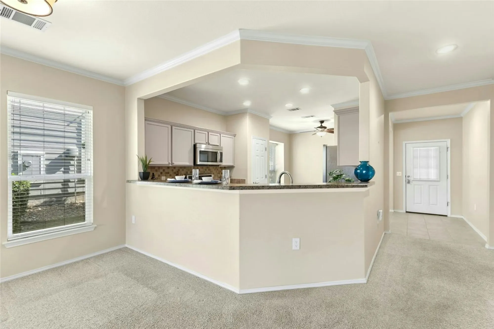 Property Slideshow image 8 of 25 | 215 bonham loop, Georgetown, TX, 78633