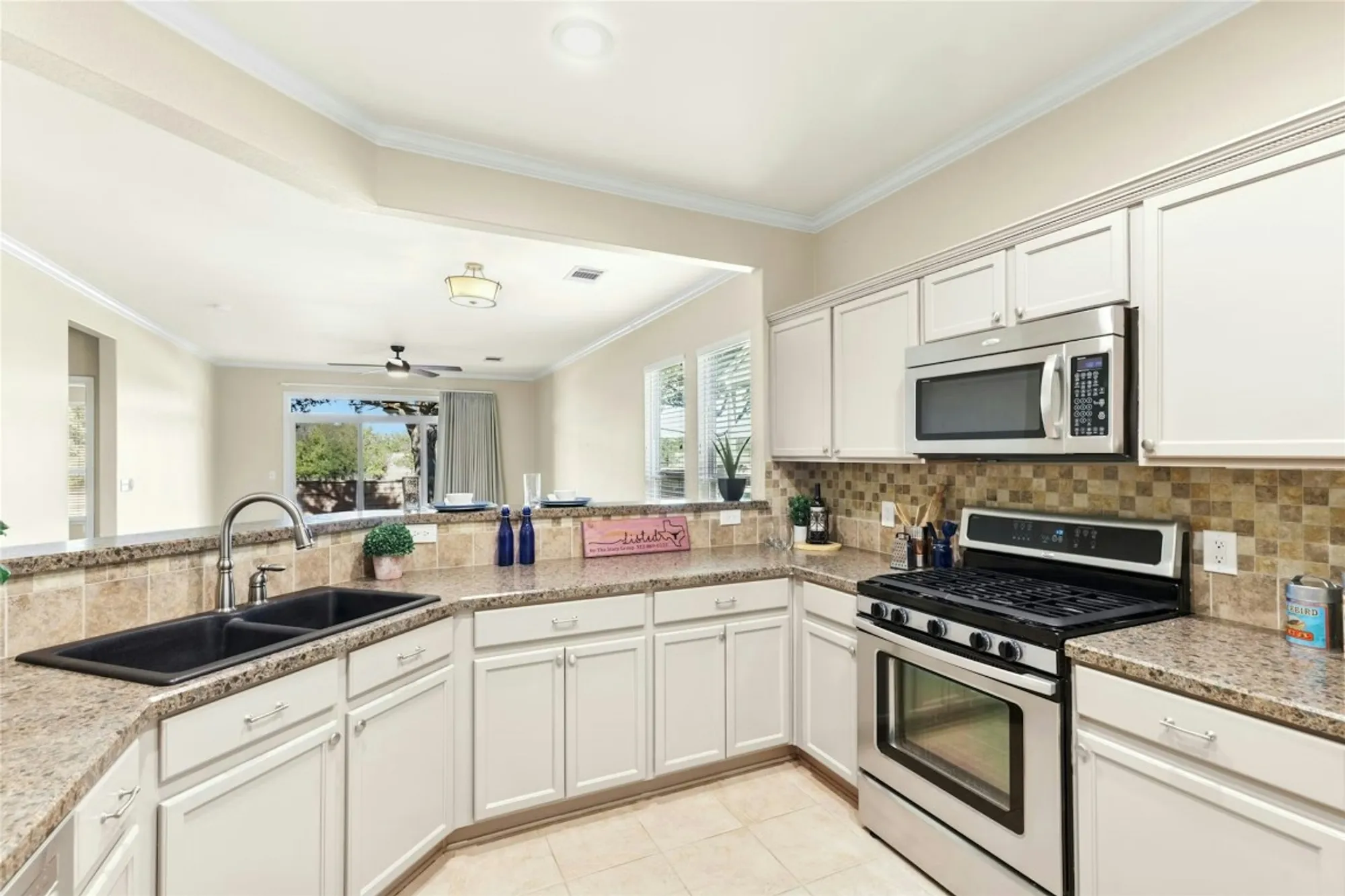 Property Slideshow image 9 of 25 | 215 bonham loop, Georgetown, TX, 78633