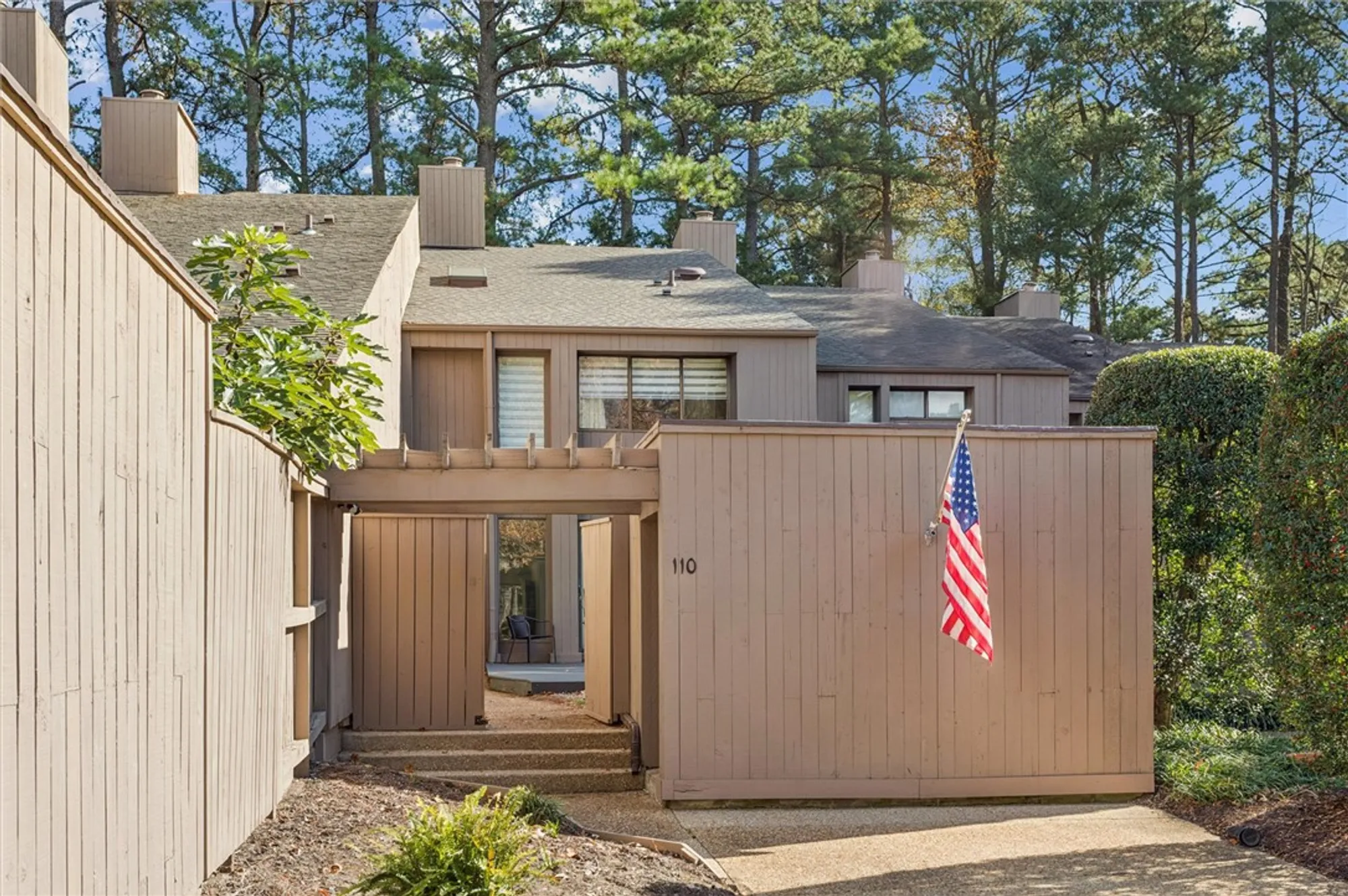 Property Slideshow image 2 of 50 | 110 harrops gln, Williamsburg, VA, 23185