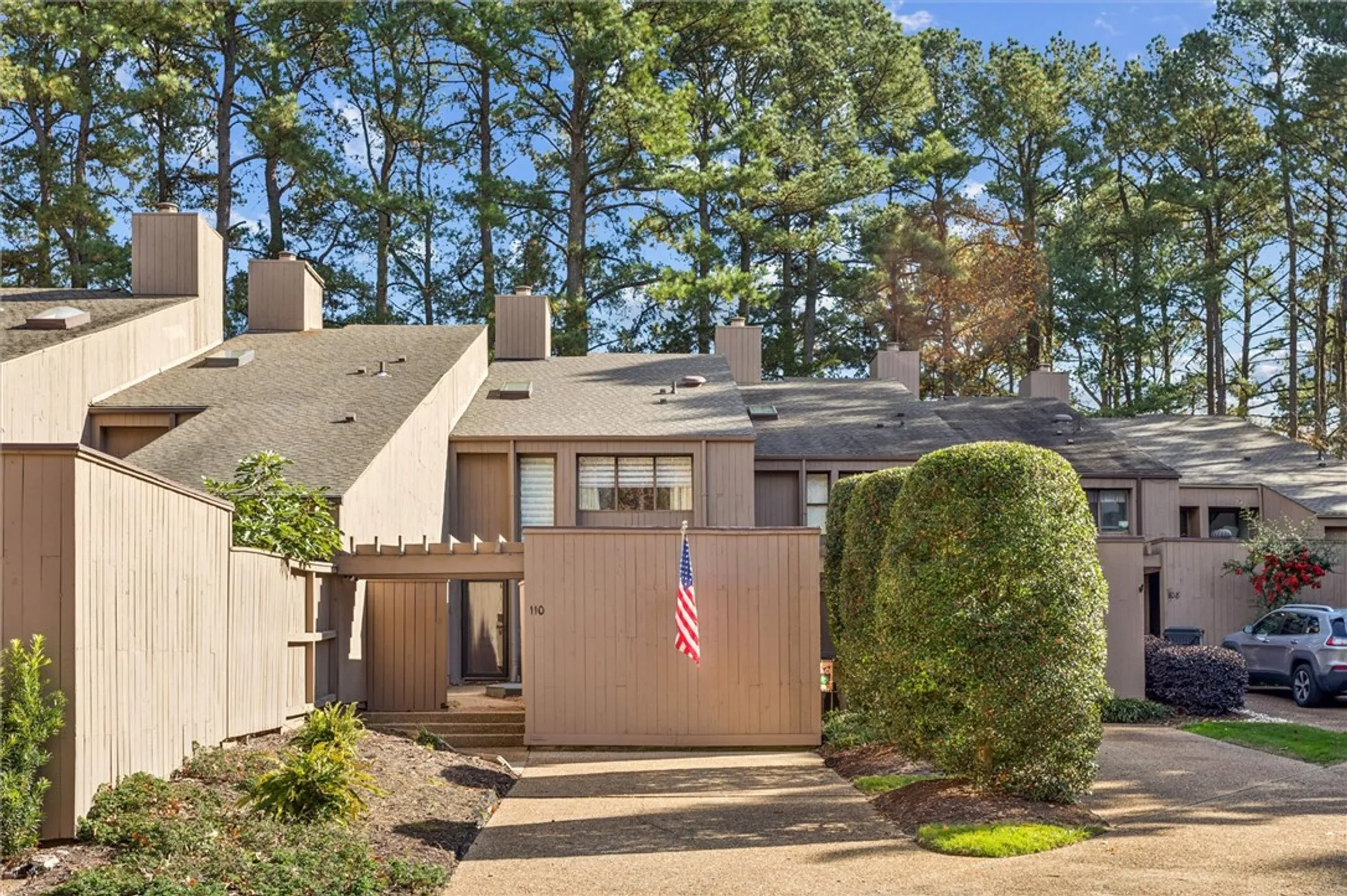 Property Slideshow image 4 of 50 | 110 harrops gln, Williamsburg, VA, 23185