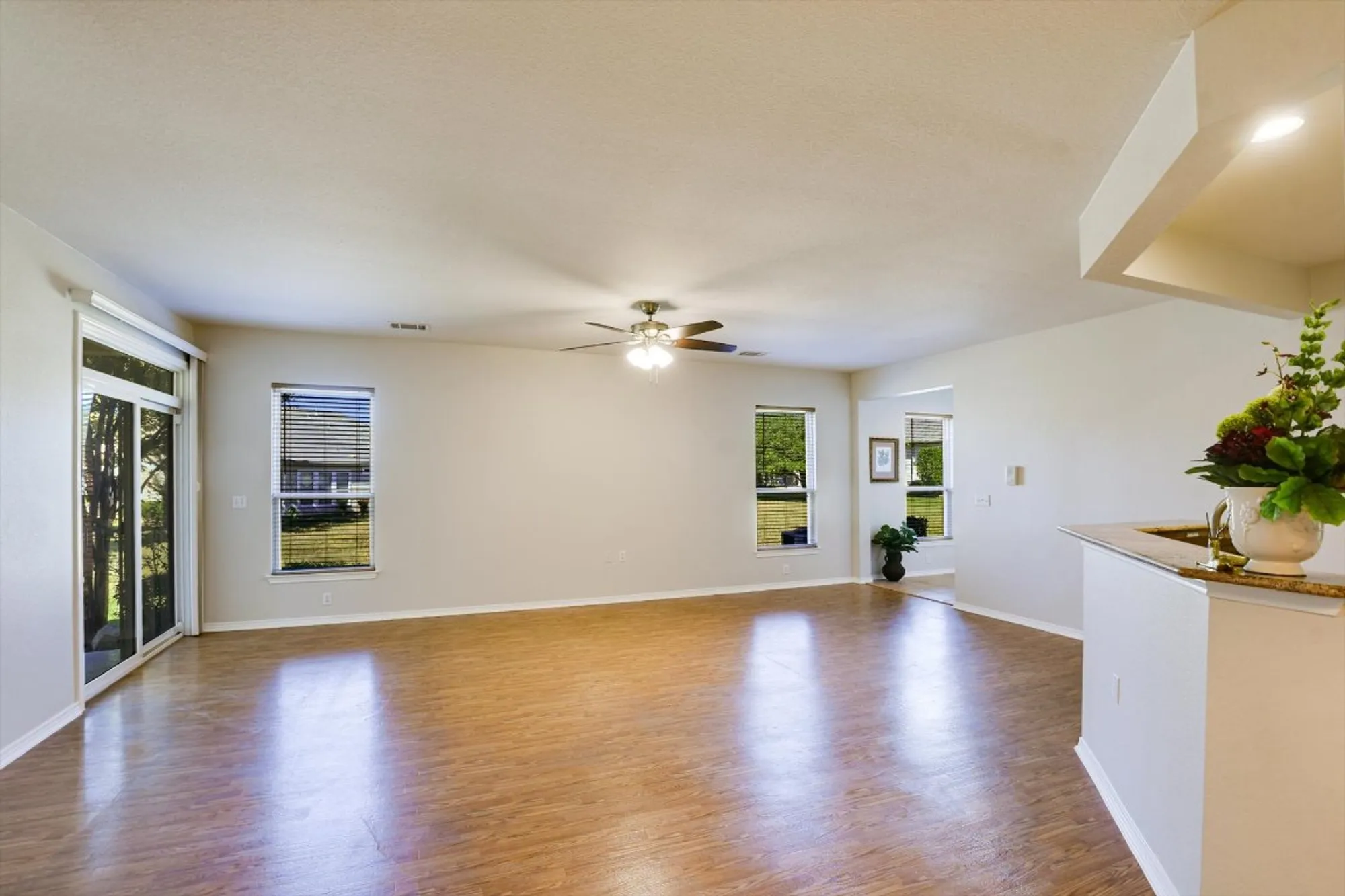 Property Slideshow image 5 of 15 | 116 bowie cir, Georgetown, TX, 78633