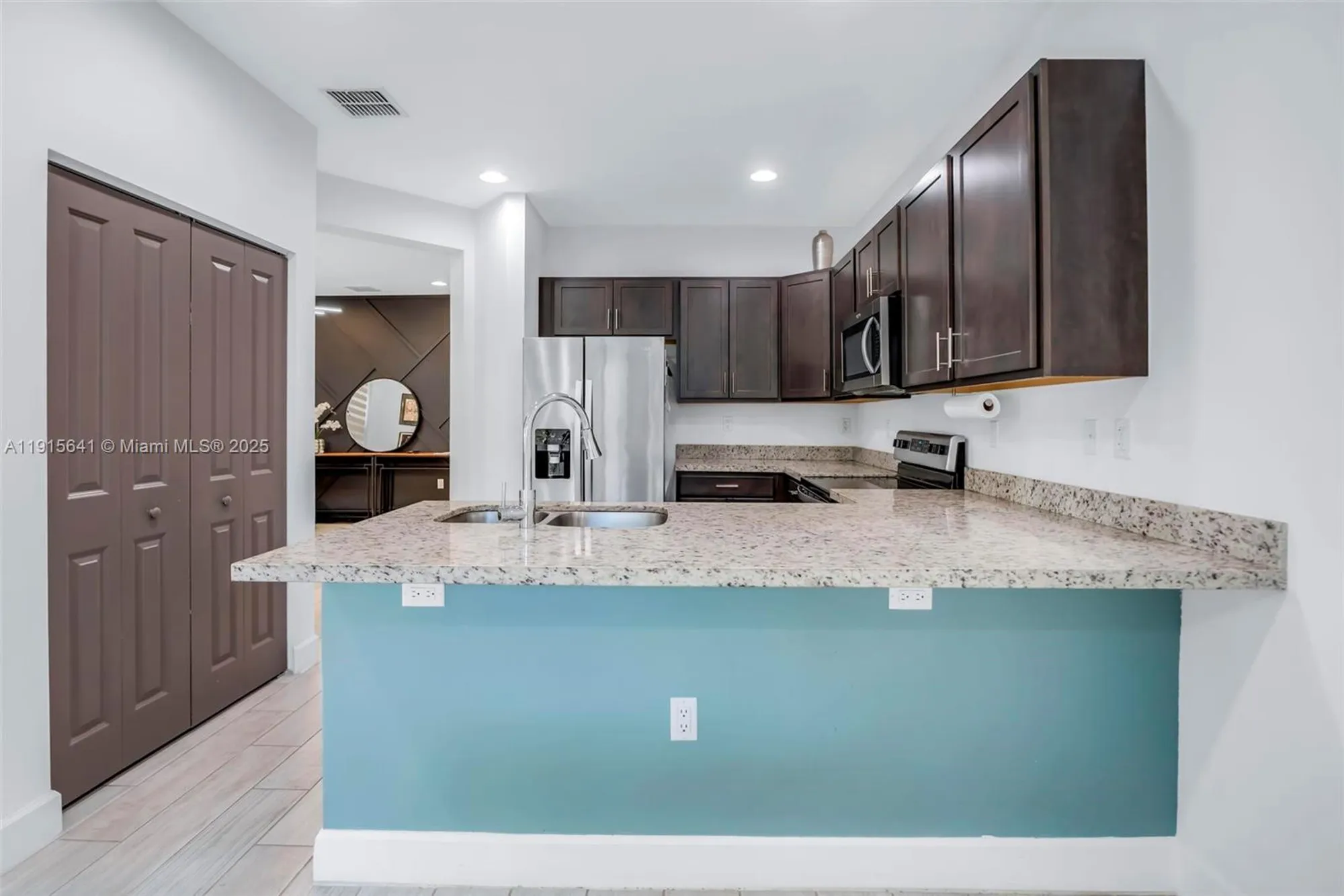 Property Slideshow image 14 of 48 | 4923 nw 48th ave, Tamarac, FL, 33319