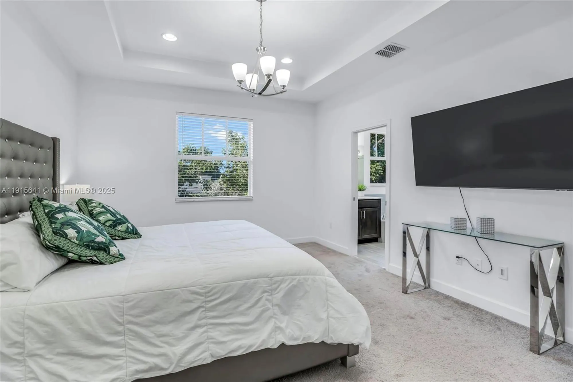 Property Slideshow image 16 of 48 | 4923 nw 48th ave, Tamarac, FL, 33319