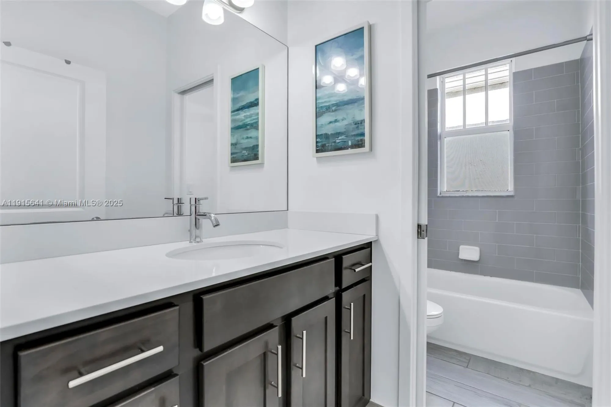 Property Slideshow image 19 of 48 | 4923 nw 48th ave, Tamarac, FL, 33319