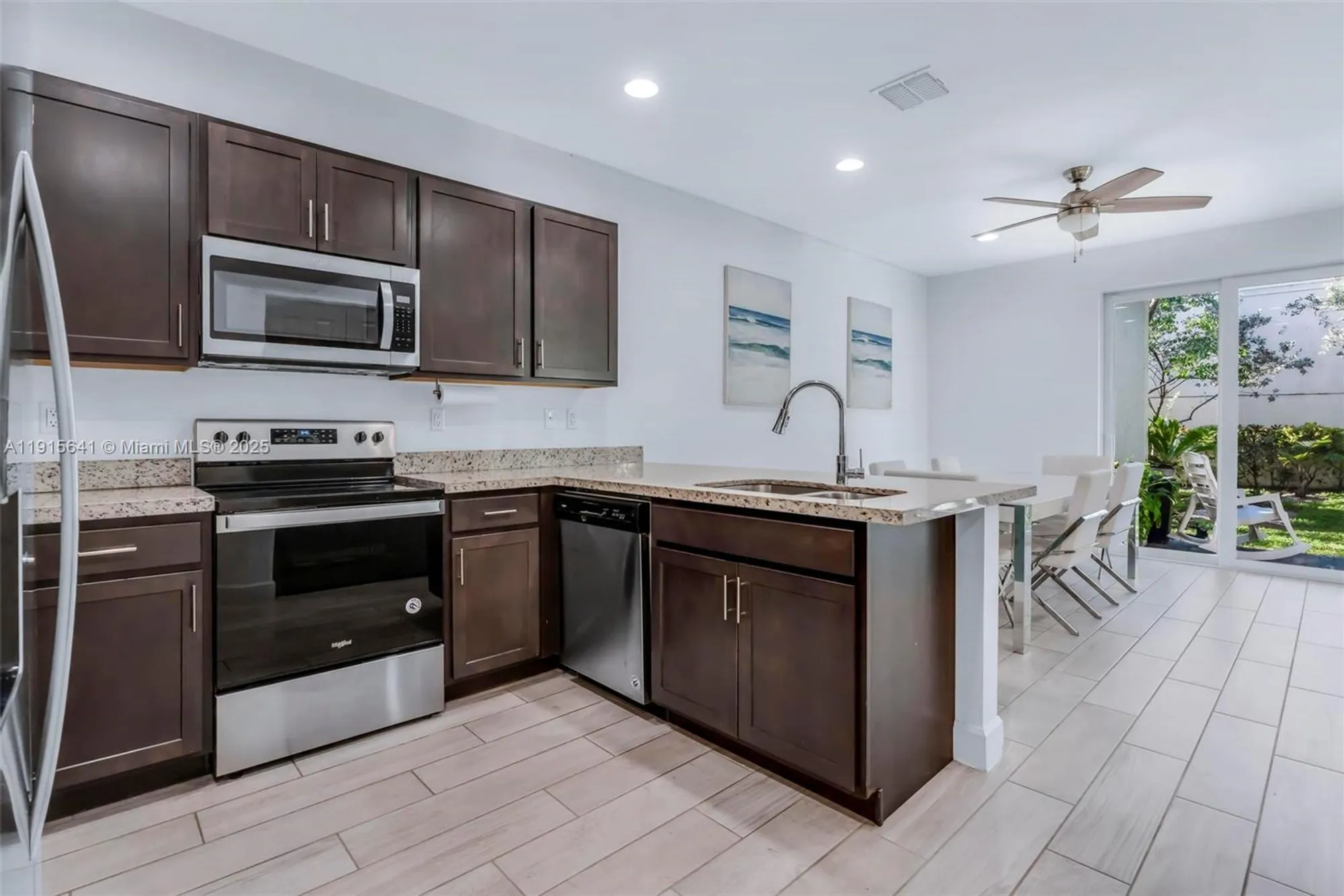 Property Slideshow image 11 of 48 | 4923 nw 48th ave, Tamarac, FL, 33319