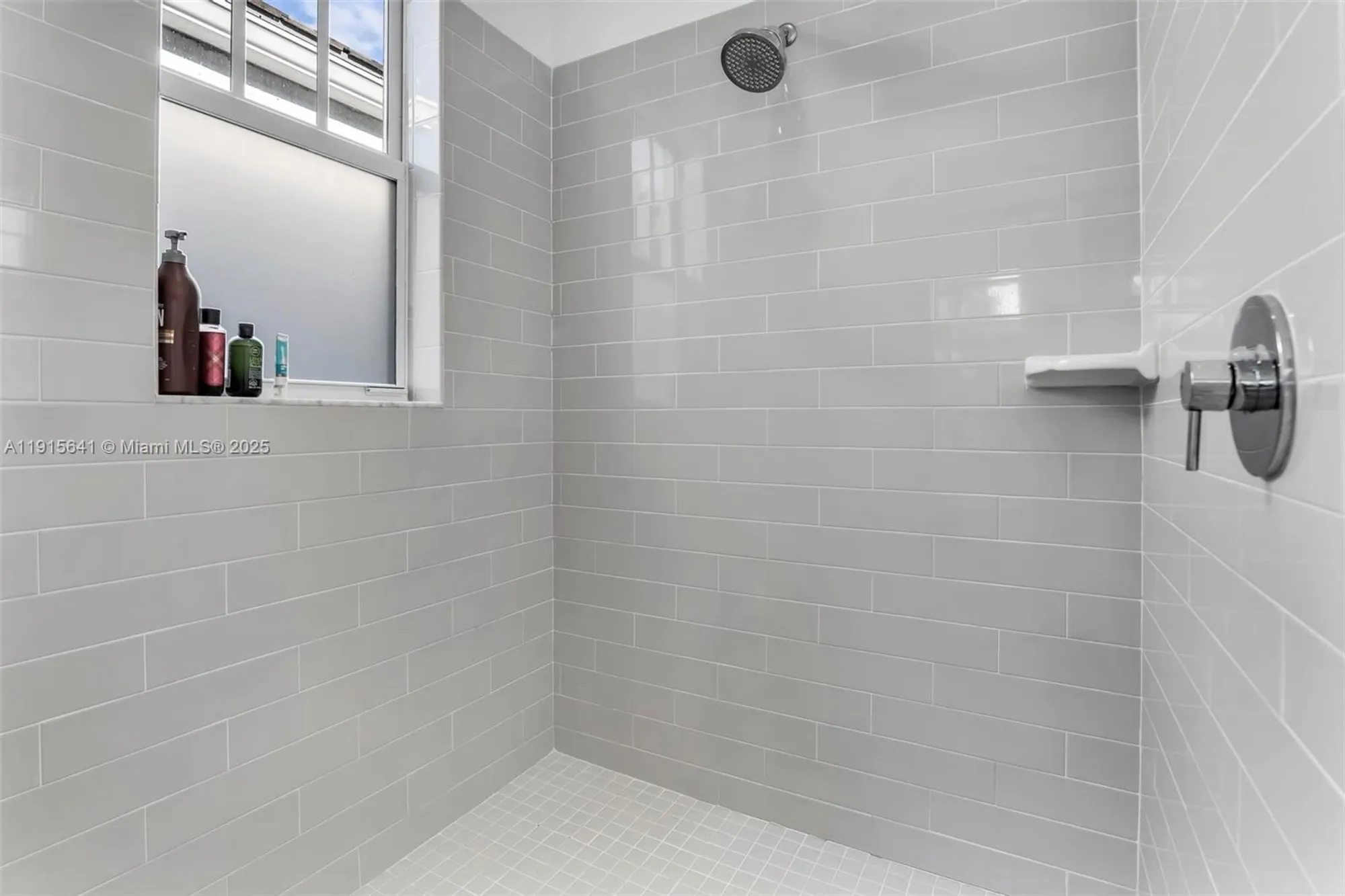 Property Slideshow image 20 of 48 | 4923 nw 48th ave, Tamarac, FL, 33319