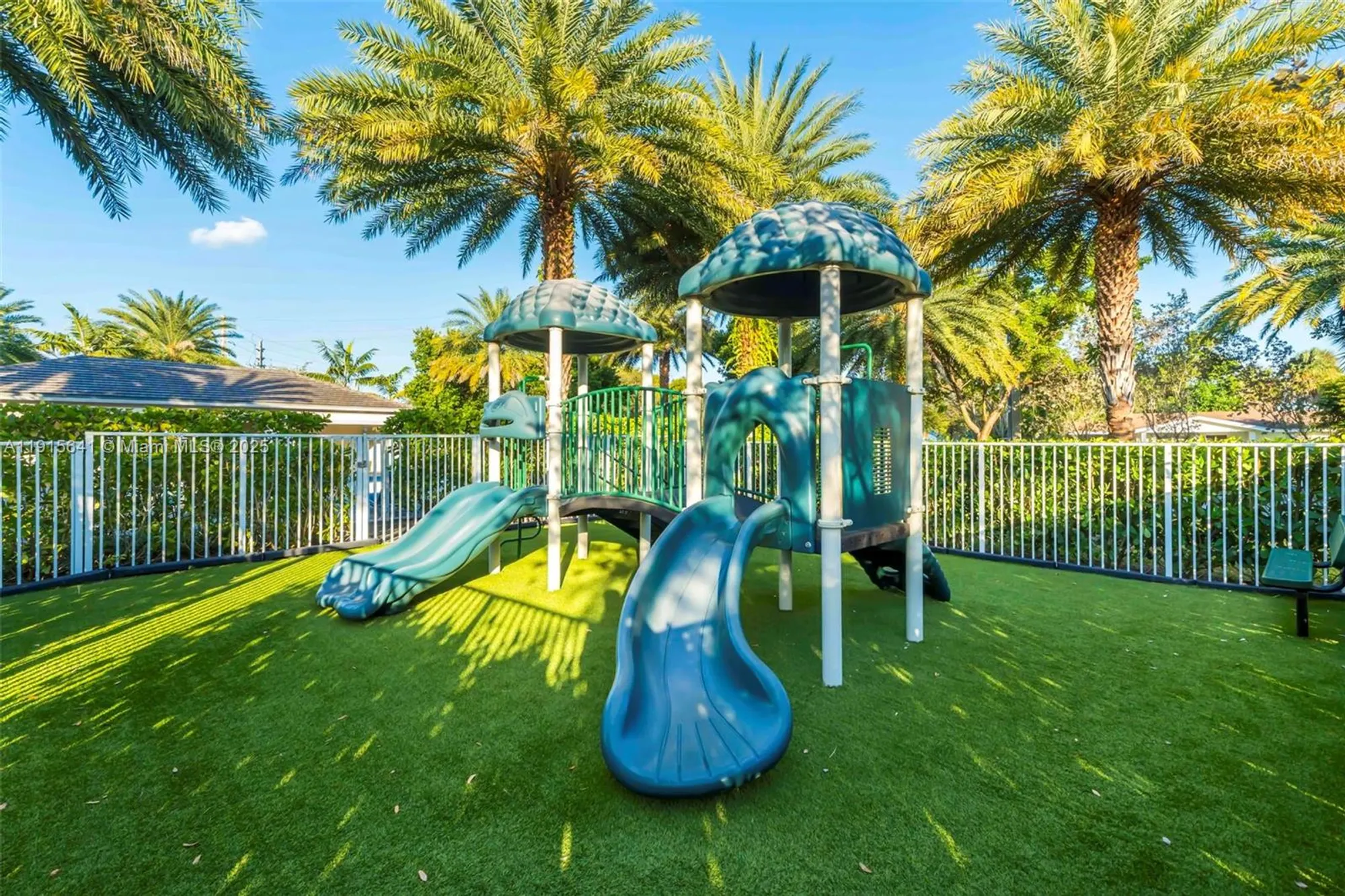 Property Slideshow image 34 of 48 | 4923 nw 48th ave, Tamarac, FL, 33319