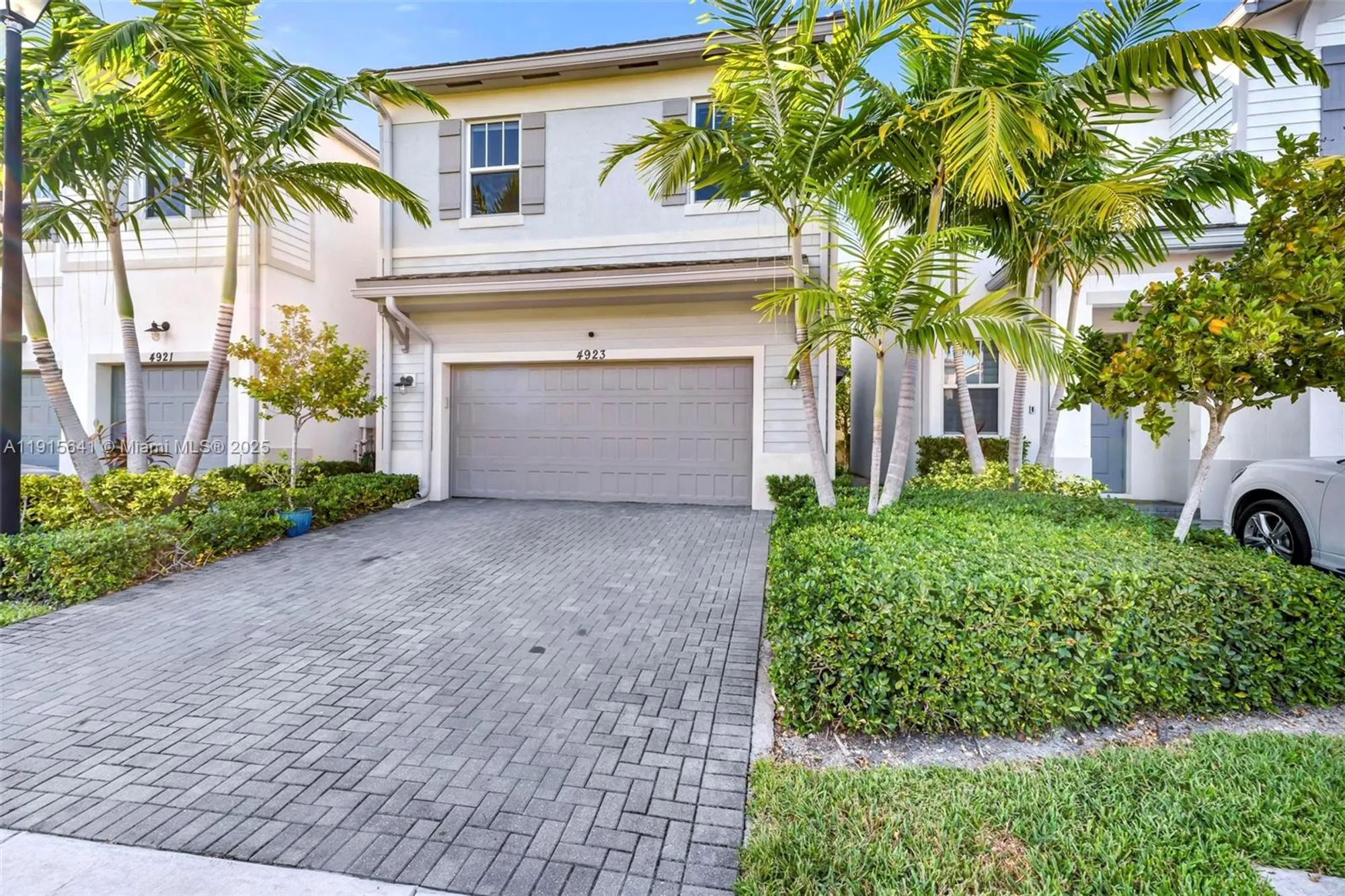 Property Slideshow image 36 of 48 | 4923 nw 48th ave, Tamarac, FL, 33319