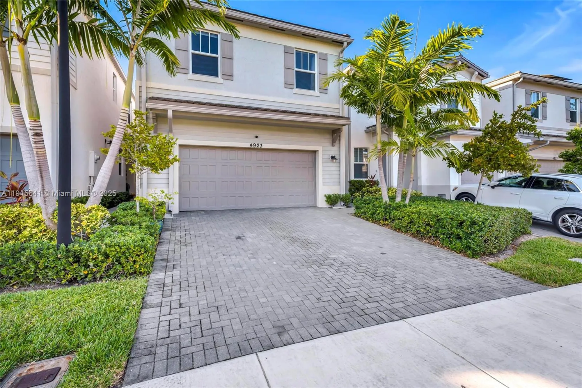 Property Slideshow image 38 of 48 | 4923 nw 48th ave, Tamarac, FL, 33319