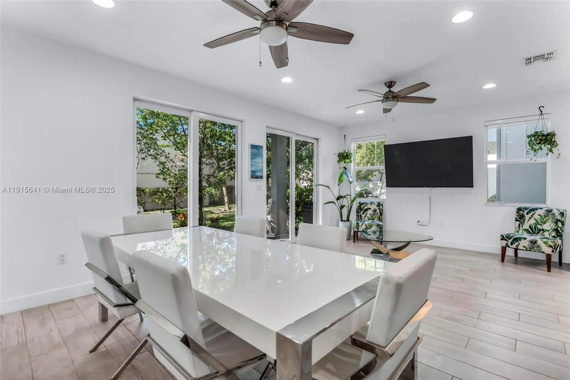 Property Slideshow image 3 of 48 | 4923 nw 48th ave, Tamarac, FL, 33319
