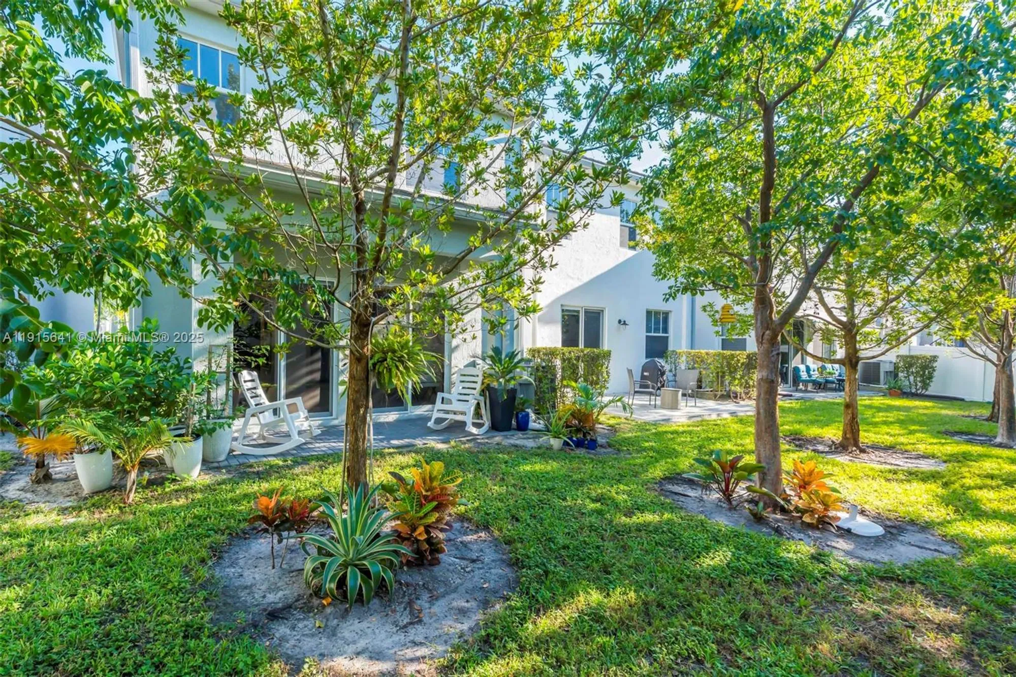 Property Slideshow image 30 of 48 | 4923 nw 48th ave, Tamarac, FL, 33319