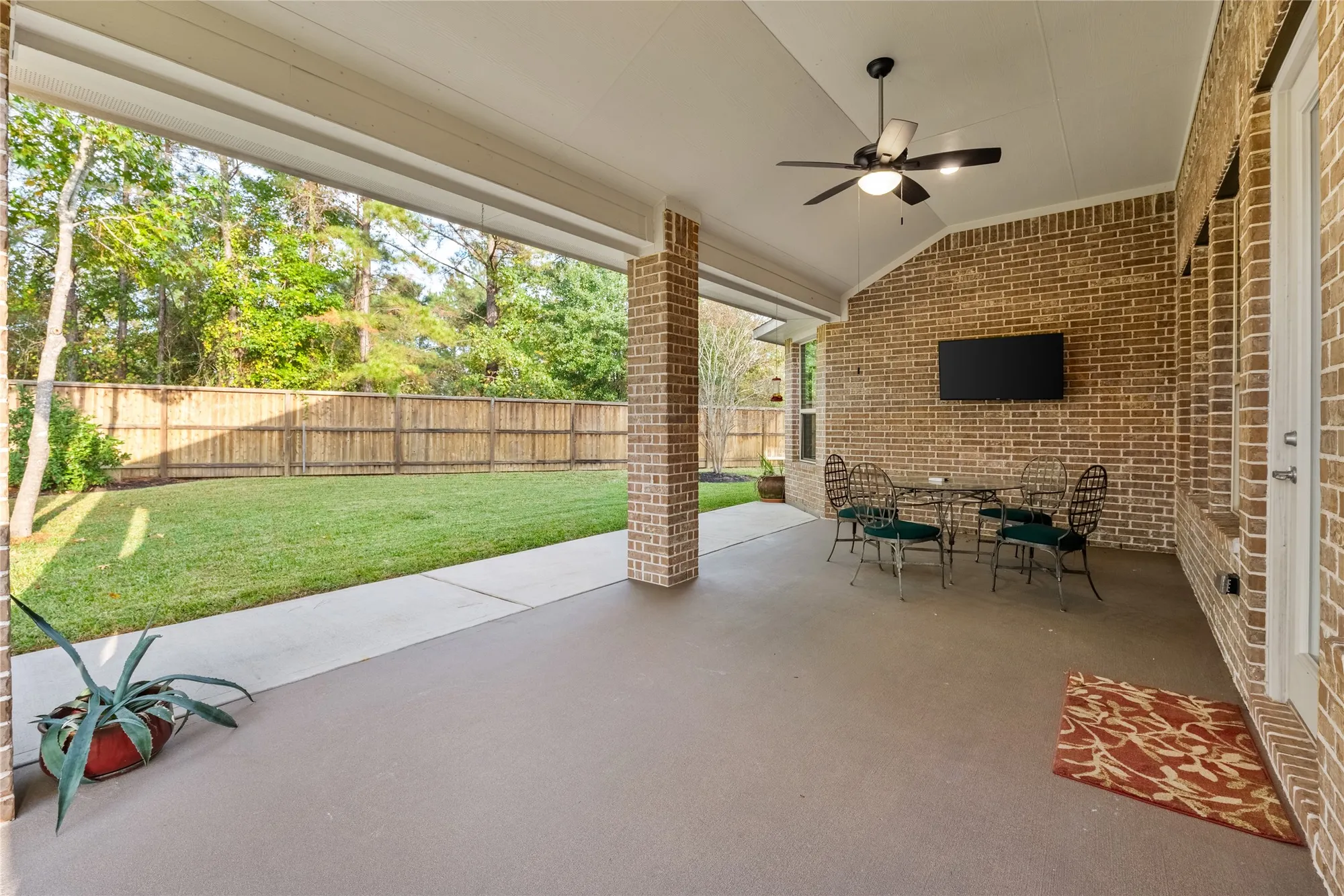 Property Slideshow image 24 of 34 | 120 crinium lily ct, Montgomery, TX, 77316