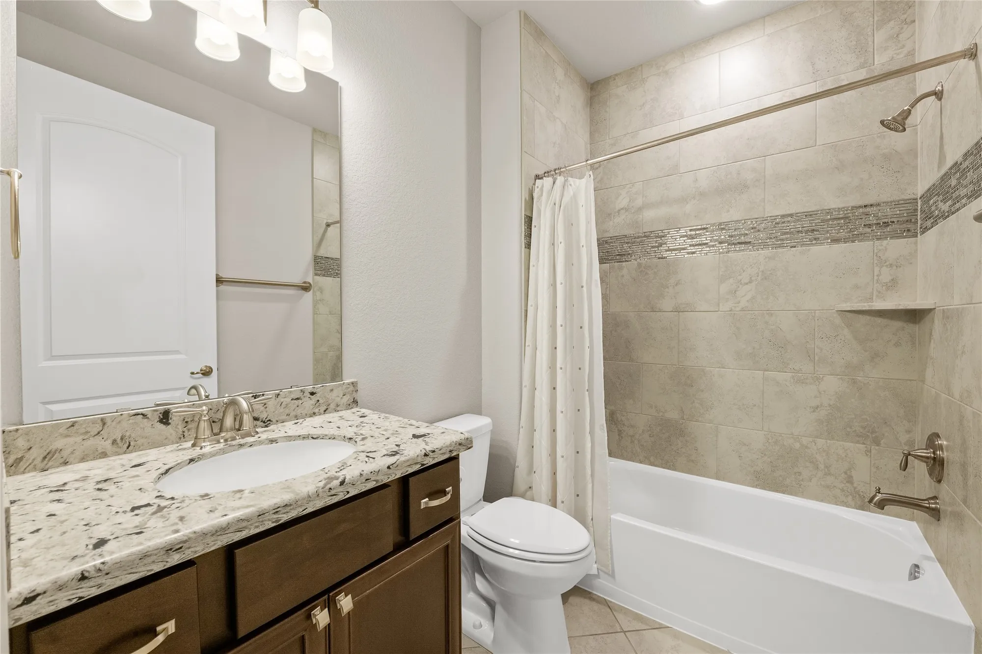 Property Slideshow image 21 of 34 | 120 crinium lily ct, Montgomery, TX, 77316