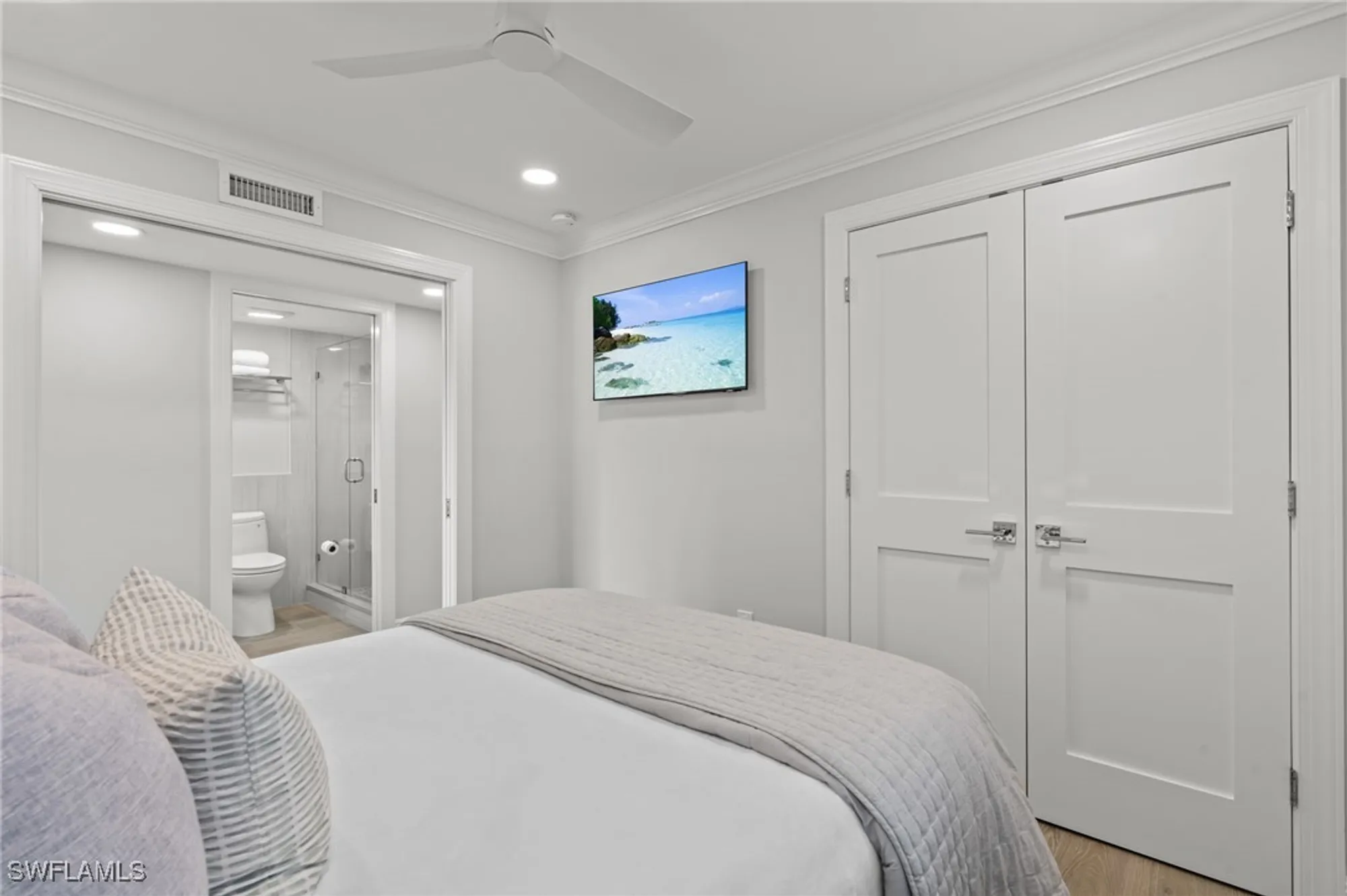 Property Slideshow image 19 of 30 | 3200 gulf shore blvd n apt 106, Naples, FL, 34103