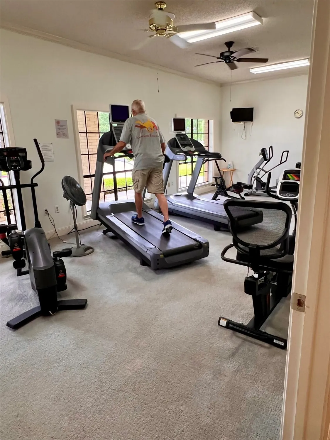 Property Slideshow image 19 of 21 | 667 e country grove cir, Pearland, TX, 77584