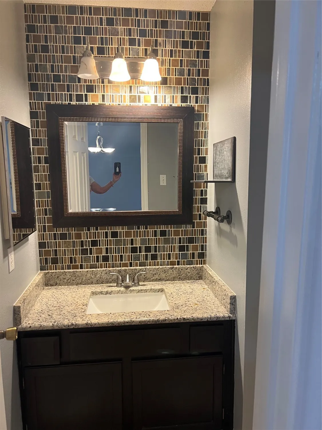 Property Slideshow image 10 of 21 | 667 e country grove cir, Pearland, TX, 77584