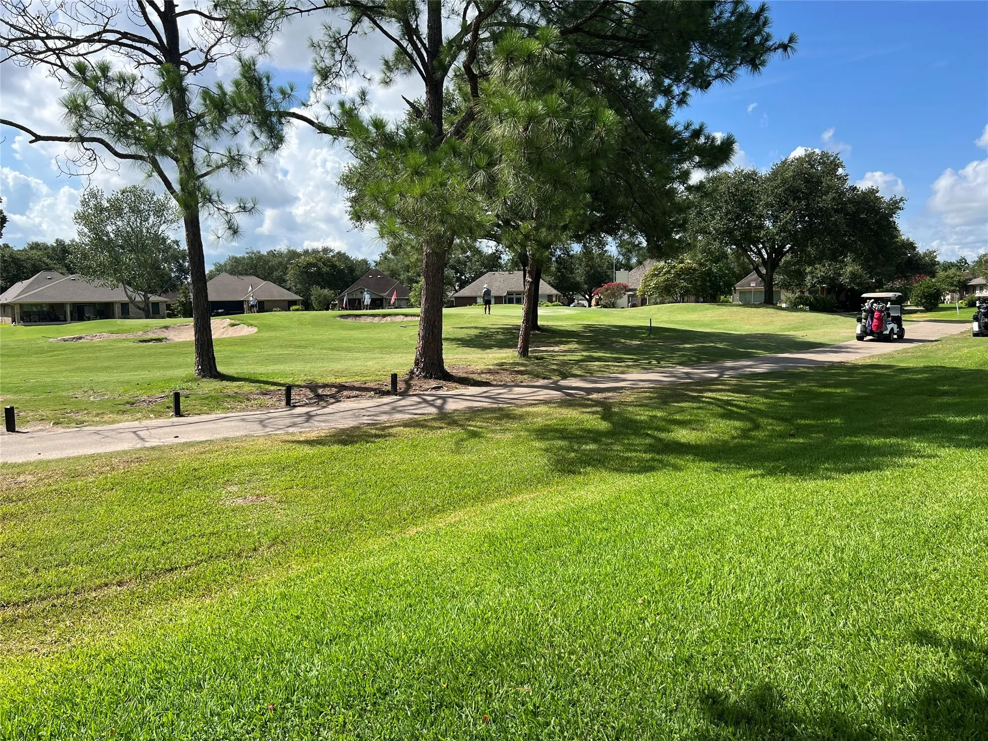 Property Slideshow image 12 of 21 | 667 e country grove cir, Pearland, TX, 77584