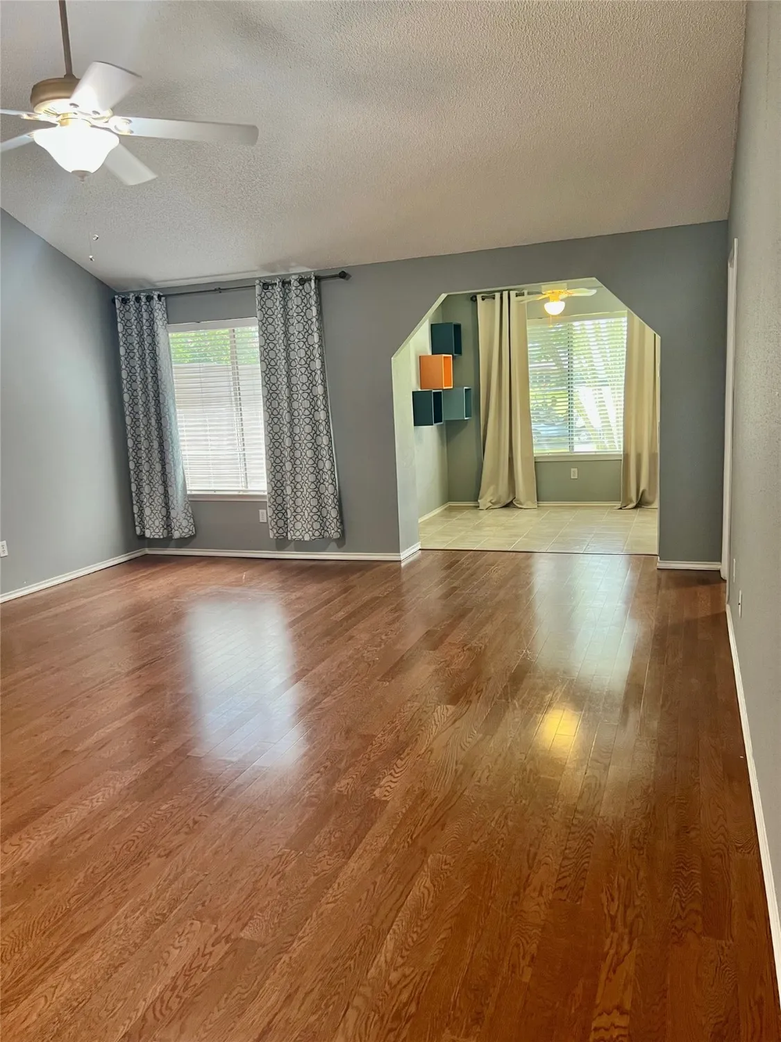 Property Slideshow image 2 of 21 | 667 e country grove cir, Pearland, TX, 77584