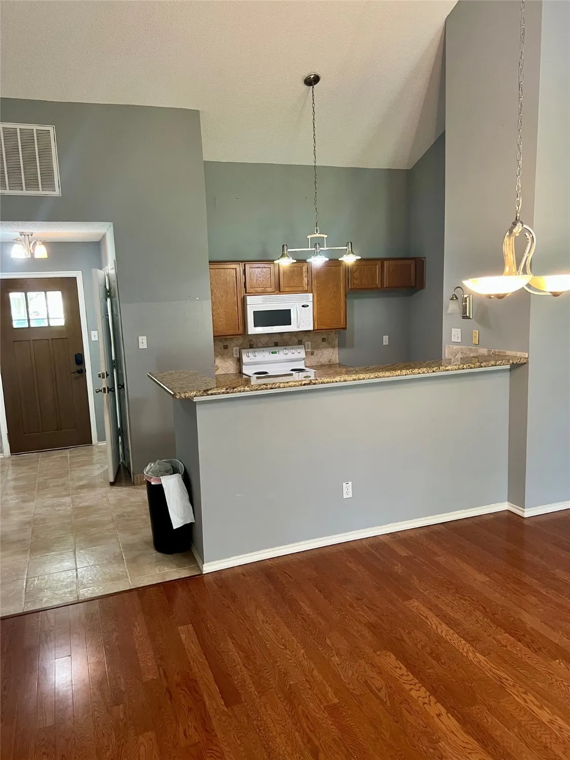 Property Slideshow image 3 of 21 | 667 e country grove cir, Pearland, TX, 77584