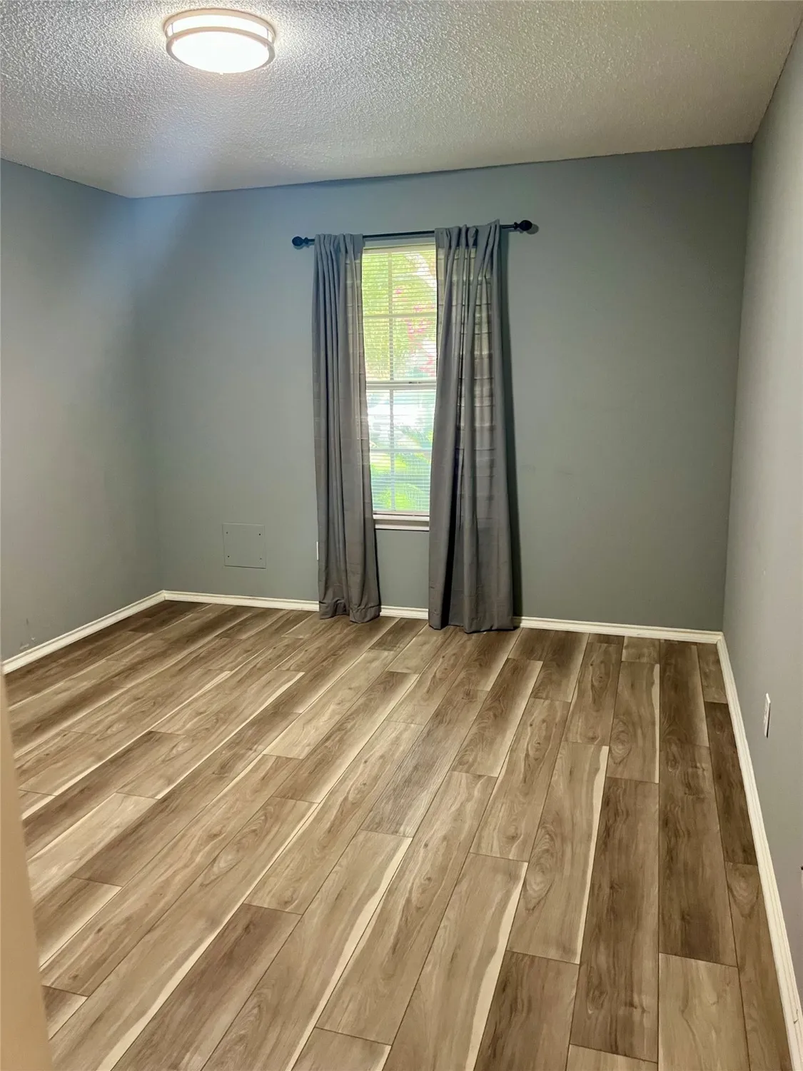 Property Slideshow image 7 of 21 | 667 e country grove cir, Pearland, TX, 77584