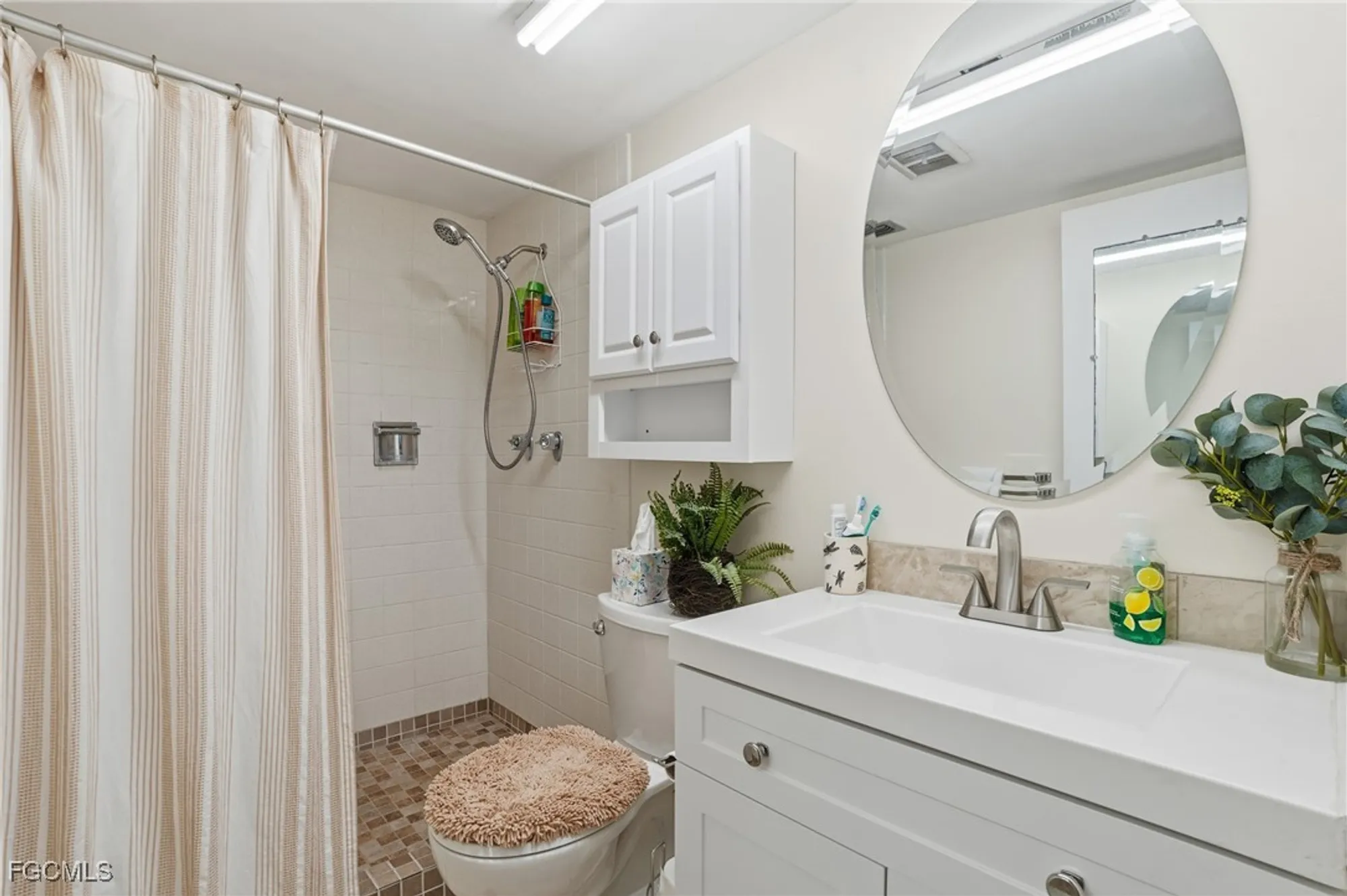 Property Slideshow image 16 of 36 | 1724 pine valley dr 213, Fort Myers, FL, 33907