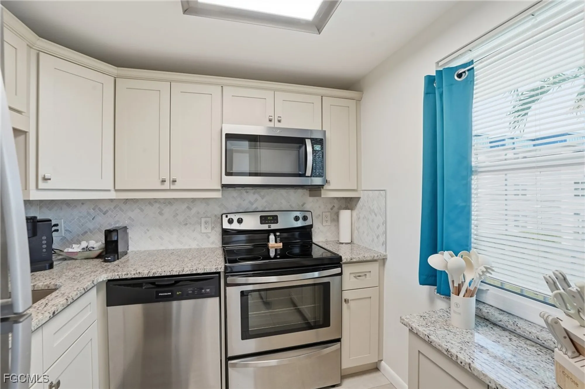 Property Slideshow image 11 of 36 | 1724 pine valley dr 213, Fort Myers, FL, 33907