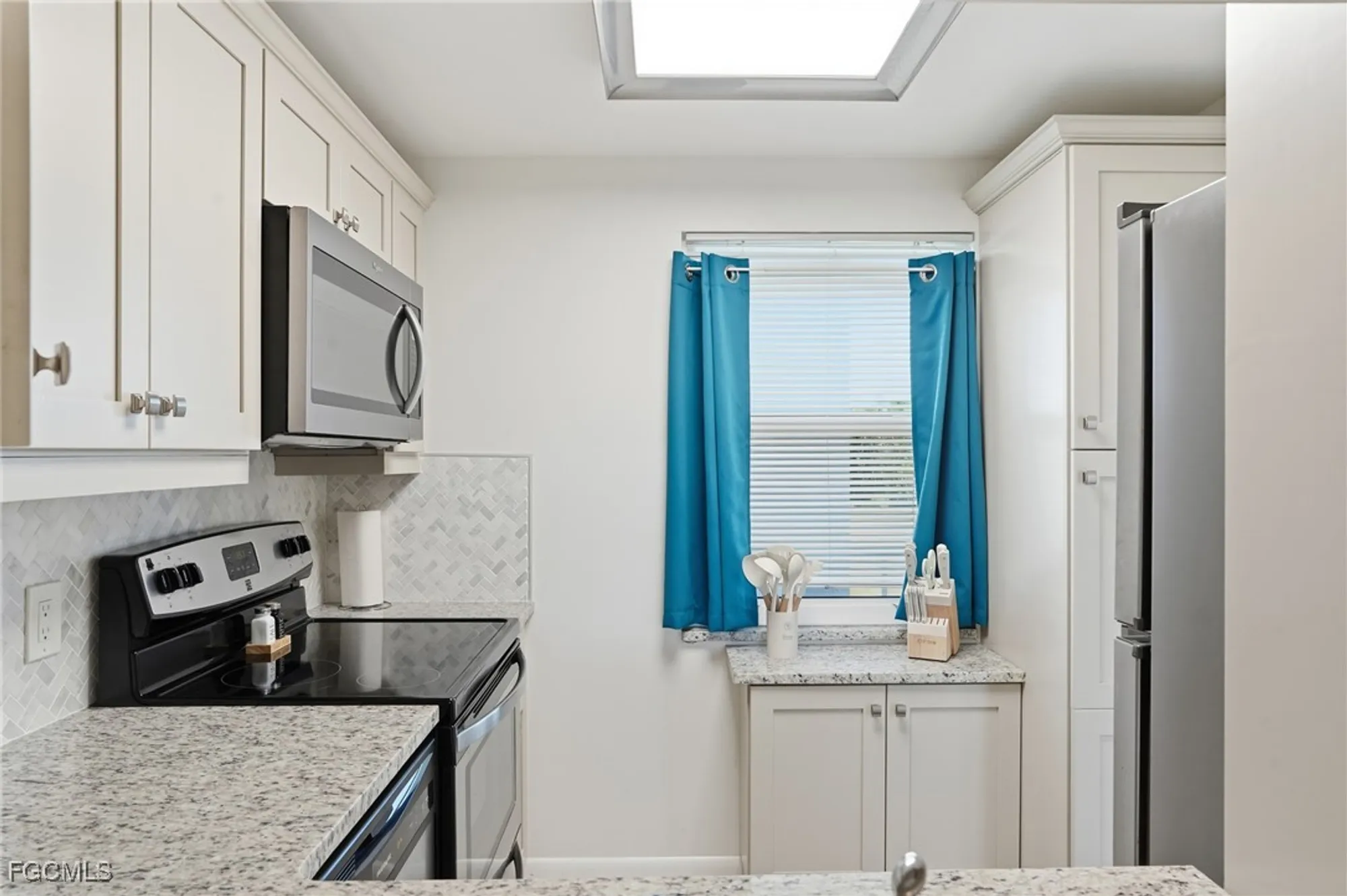 Property Slideshow image 12 of 36 | 1724 pine valley dr 213, Fort Myers, FL, 33907