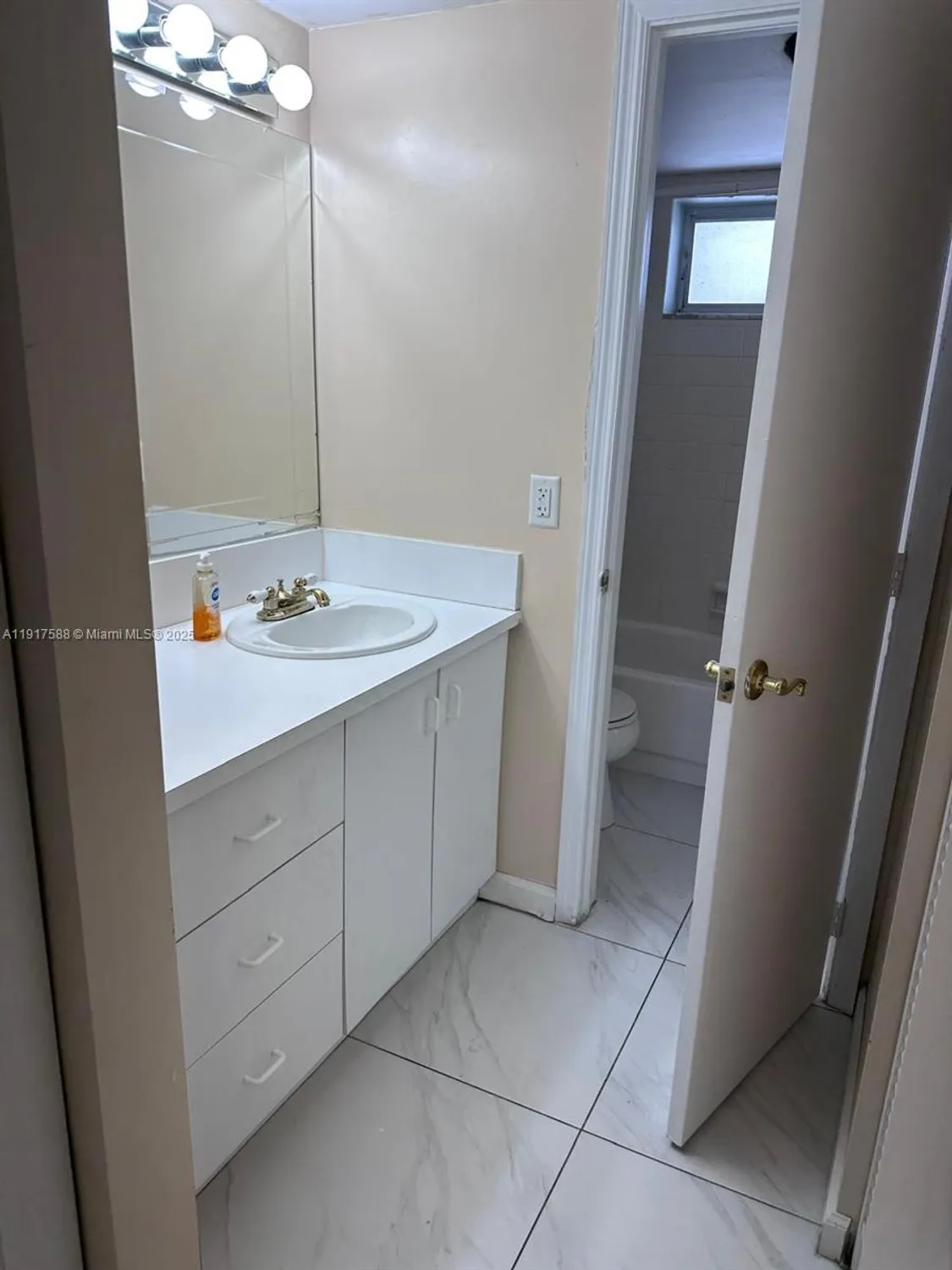 Property Slideshow image 13 of 16 | 6021 nw 61st ave apt 208, Tamarac, FL, 33319