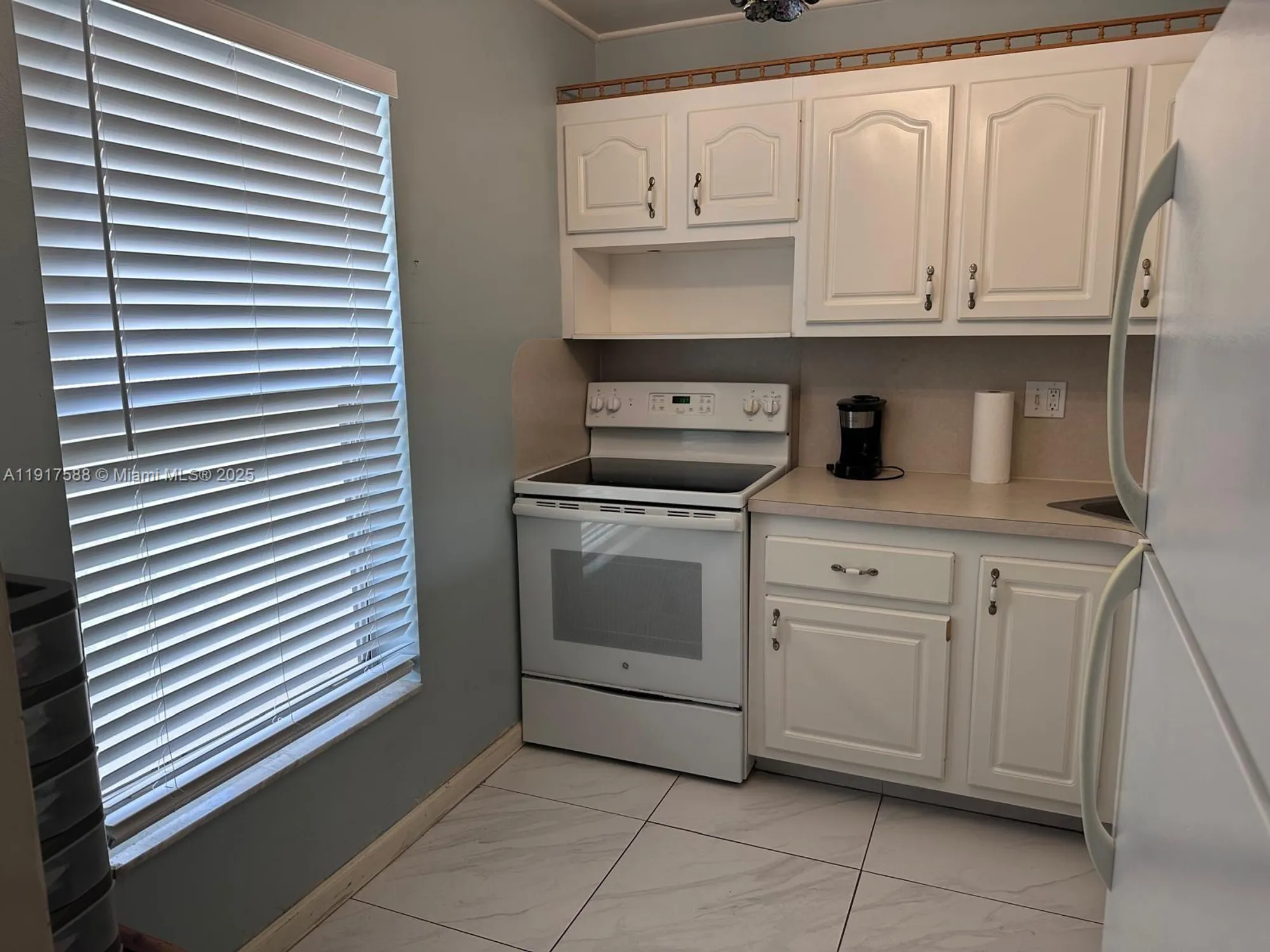 Property Slideshow image 7 of 16 | 6021 nw 61st ave apt 208, Tamarac, FL, 33319