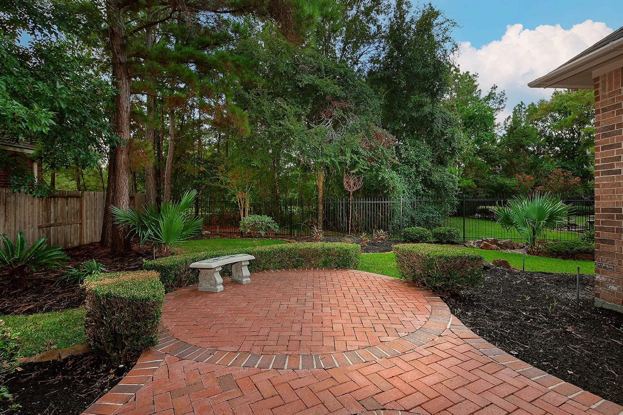 Property Slideshow image 36 of 47 | 7 sovereign way, Conroe, TX, 77384