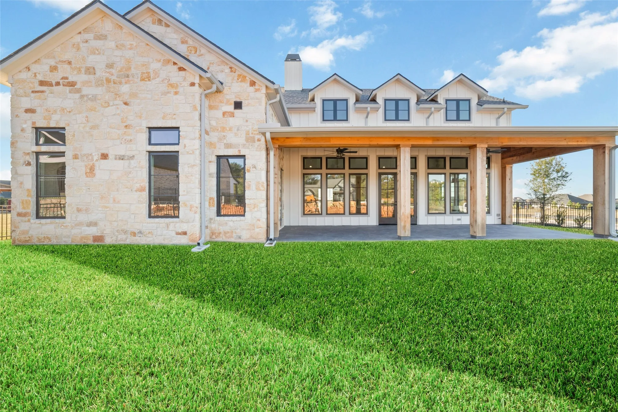 Property Slideshow image 7 of 38 | 14130 ripple ridge dr, Willis, TX, 77318