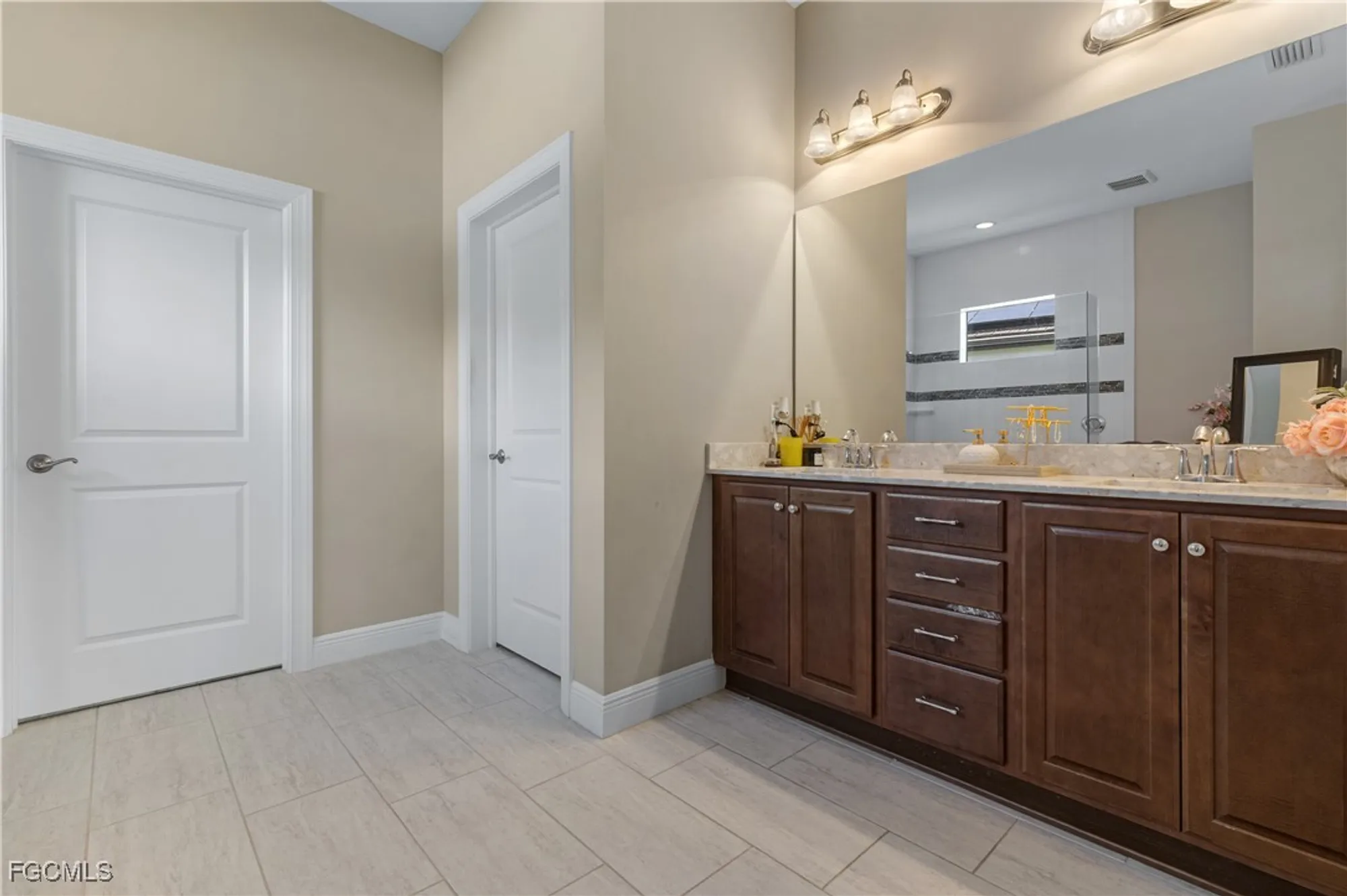 Property Slideshow image 32 of 49 | 11546 onyx cir, Fort Myers, FL, 33913