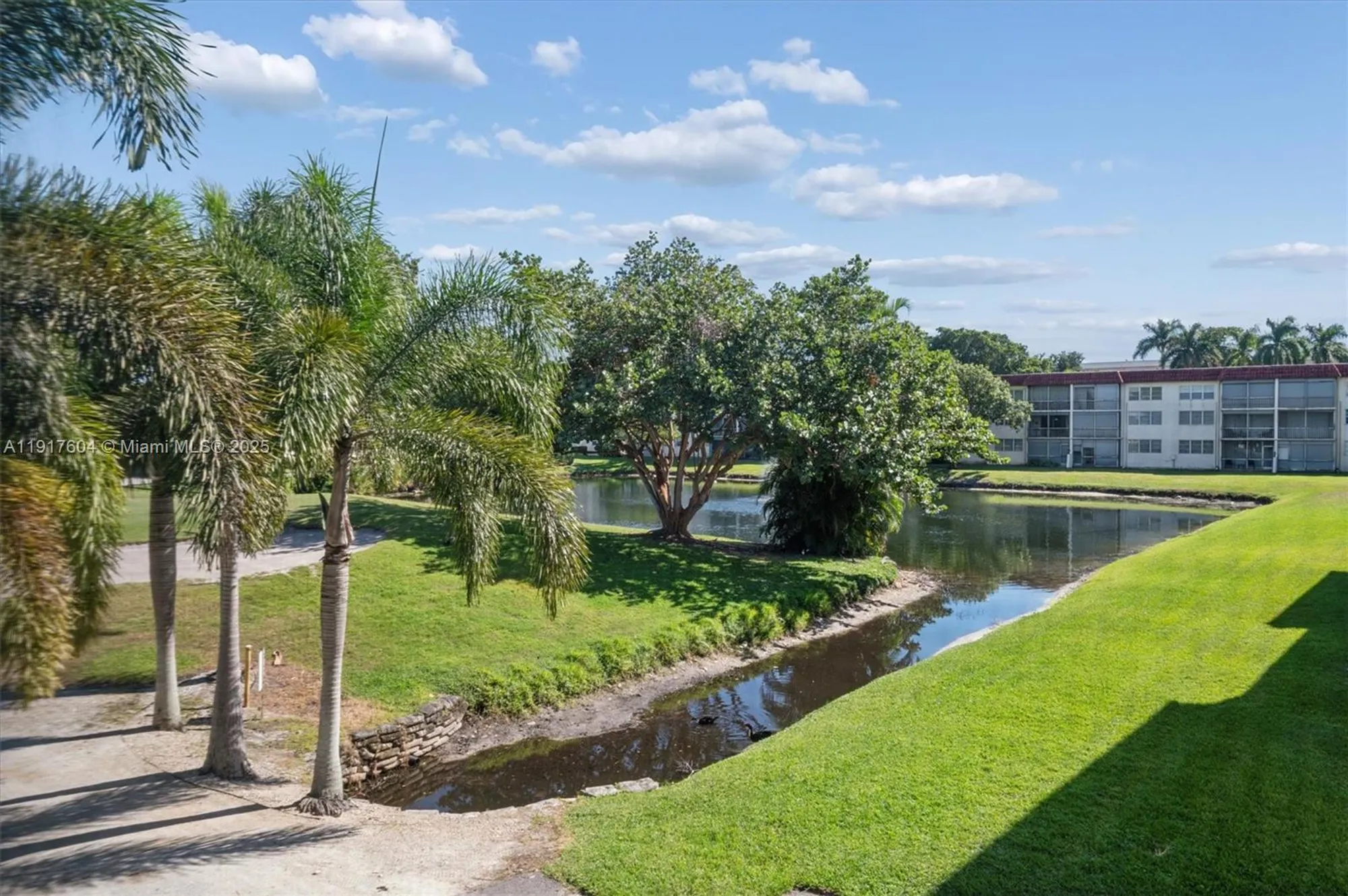 Property Slideshow image 18 of 35 | 700 s hollybrook dr 201, Pembroke Pines, FL, 33025