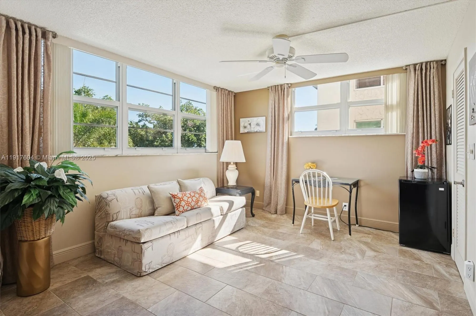 Property Slideshow image 12 of 35 | 700 s hollybrook dr 201, Pembroke Pines, FL, 33025