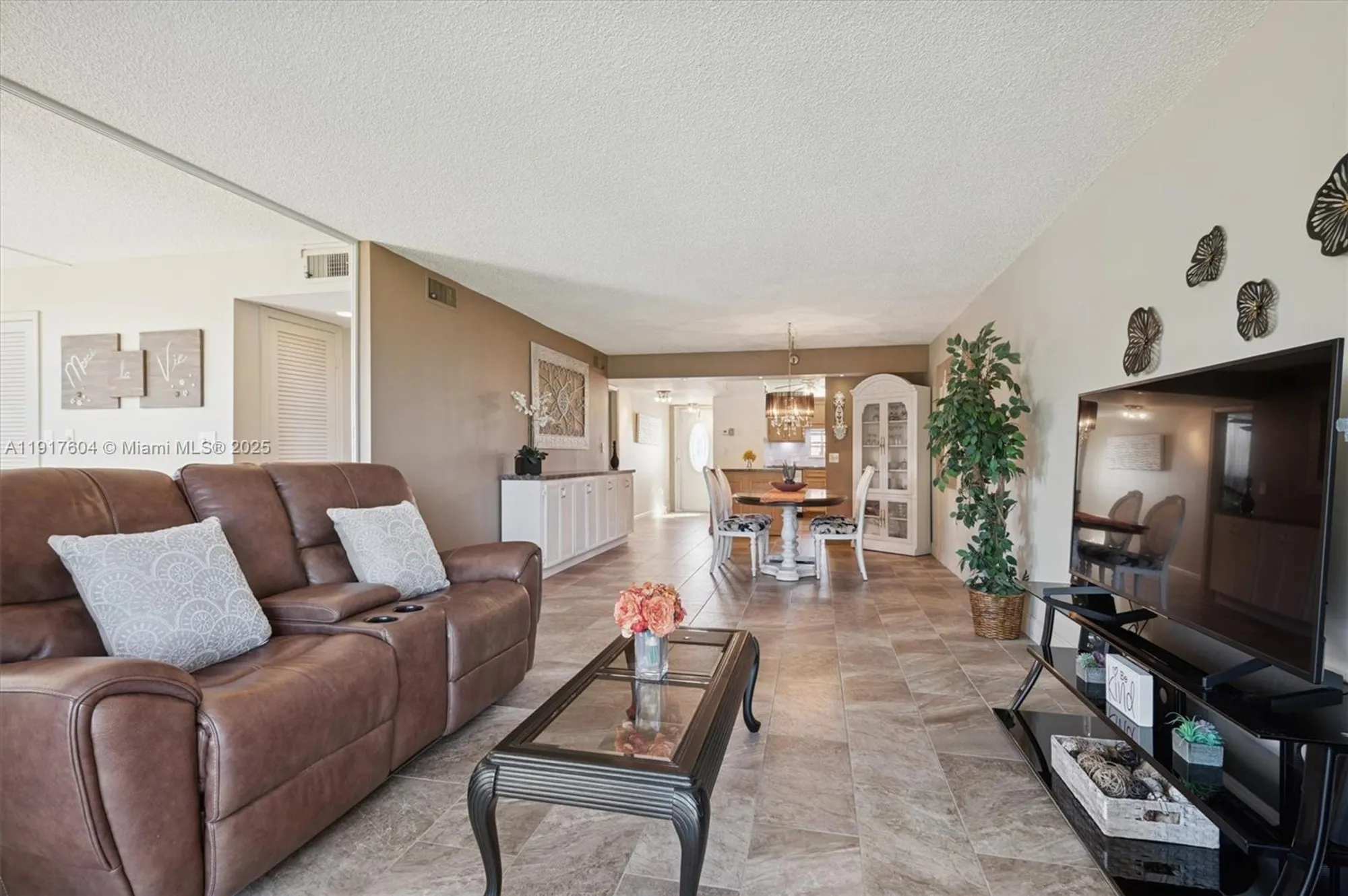 Property Slideshow image 8 of 35 | 700 s hollybrook dr 201, Pembroke Pines, FL, 33025