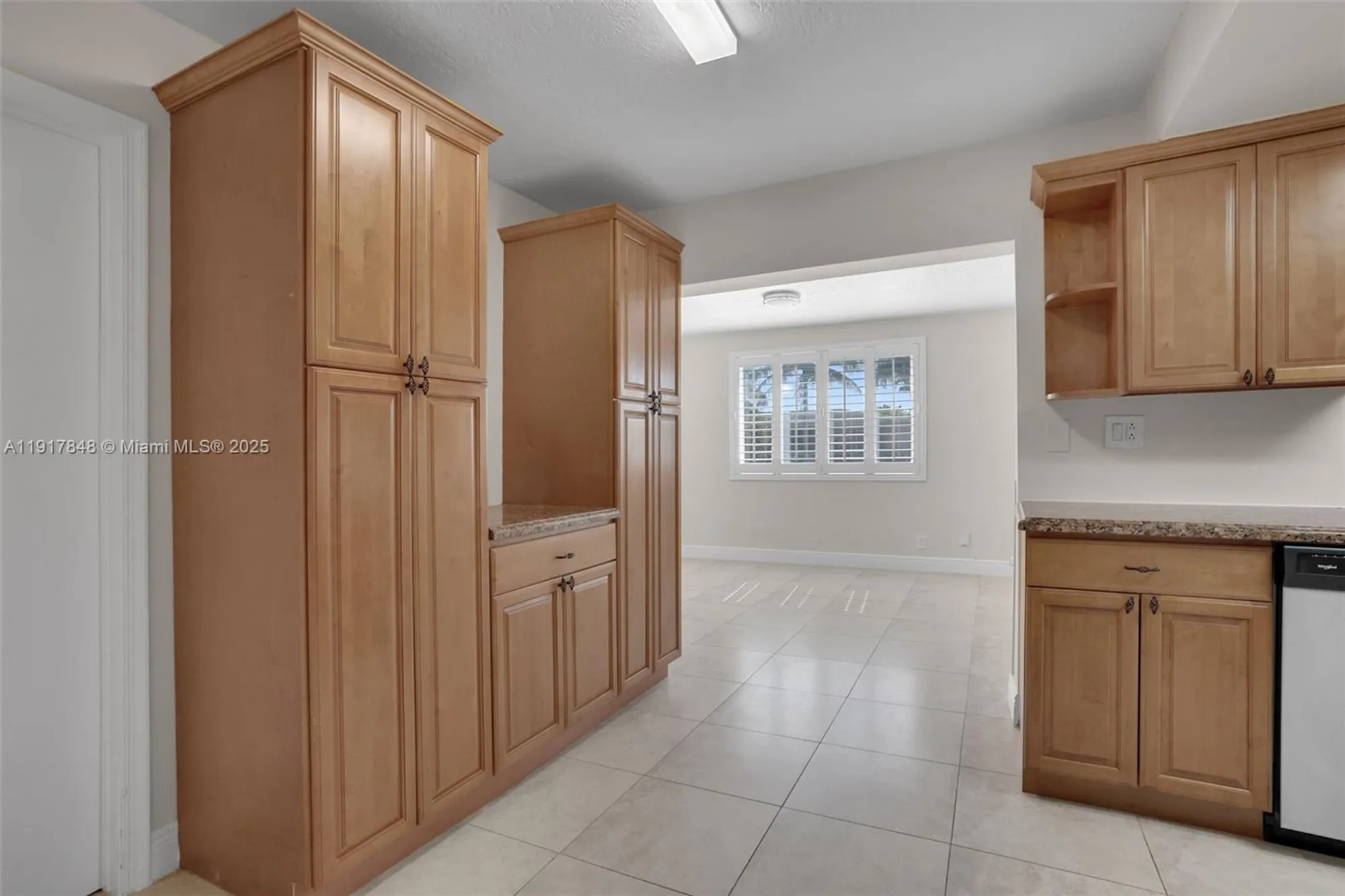 Property Slideshow image 16 of 32 | 6880 nw 16th st, Margate, FL, 33063