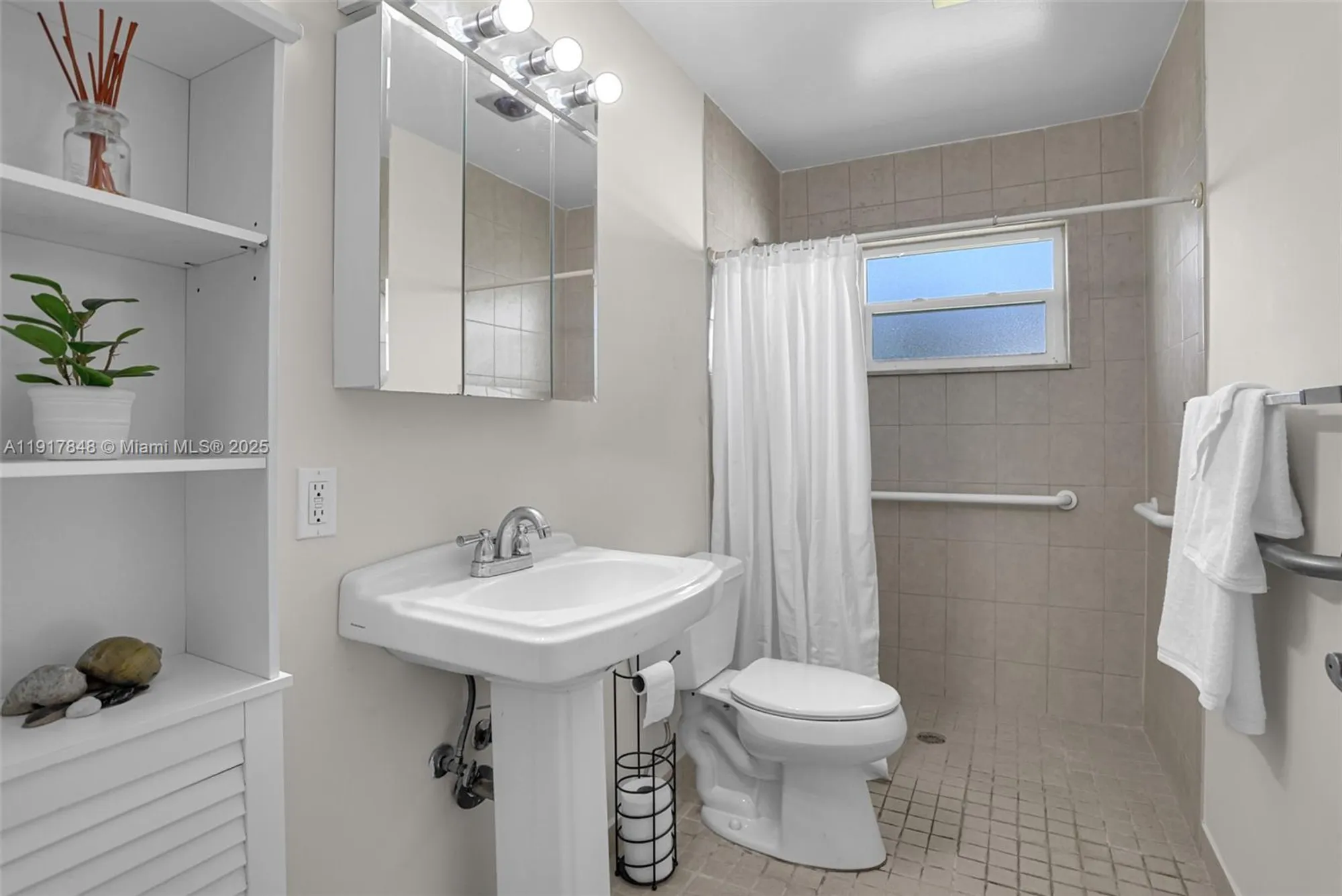 Property Slideshow image 25 of 32 | 6880 nw 16th st, Margate, FL, 33063