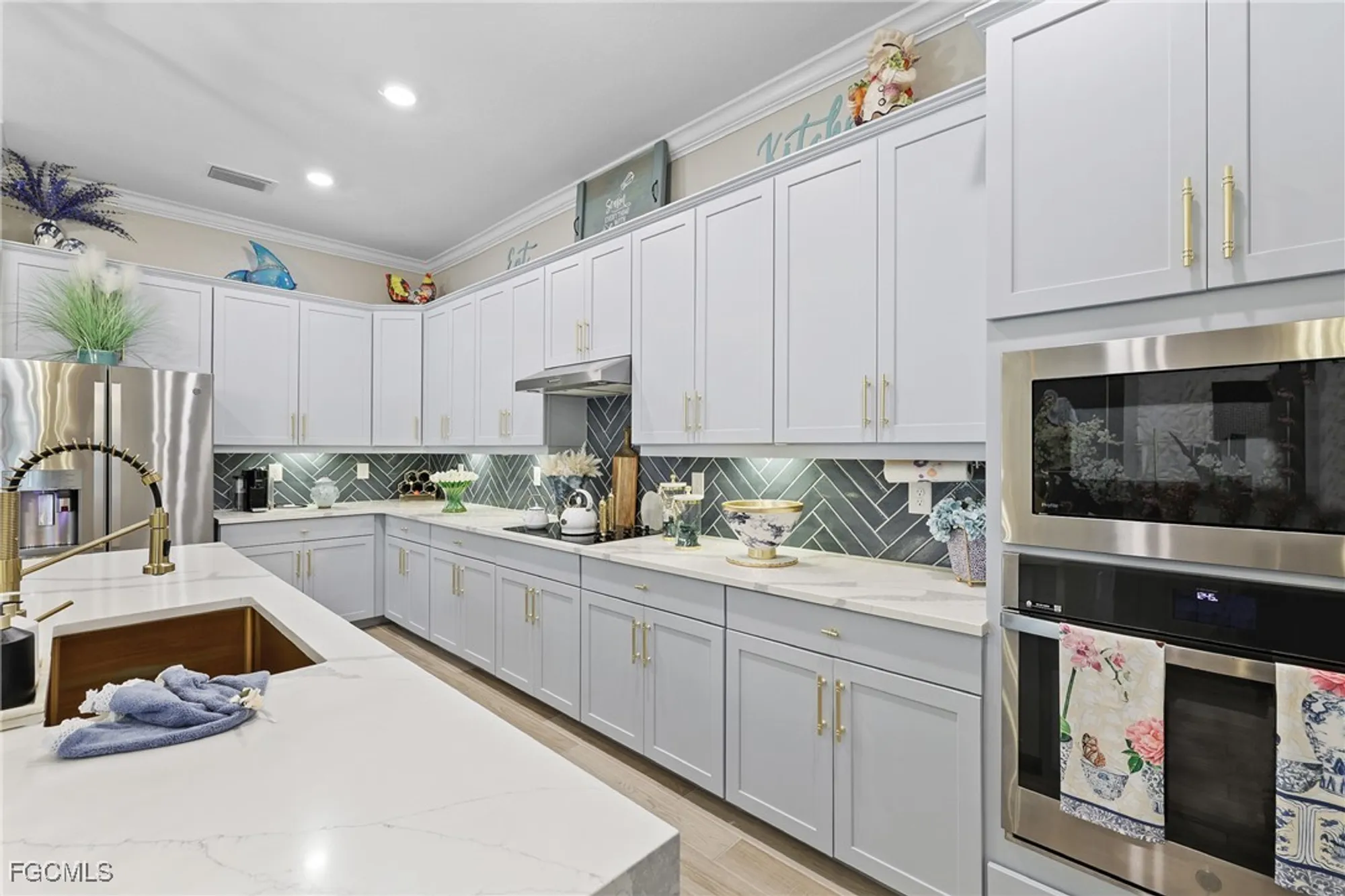 Property Slideshow image 14 of 46 | 28095 foxrock ct, Bonita Springs, FL, 34135