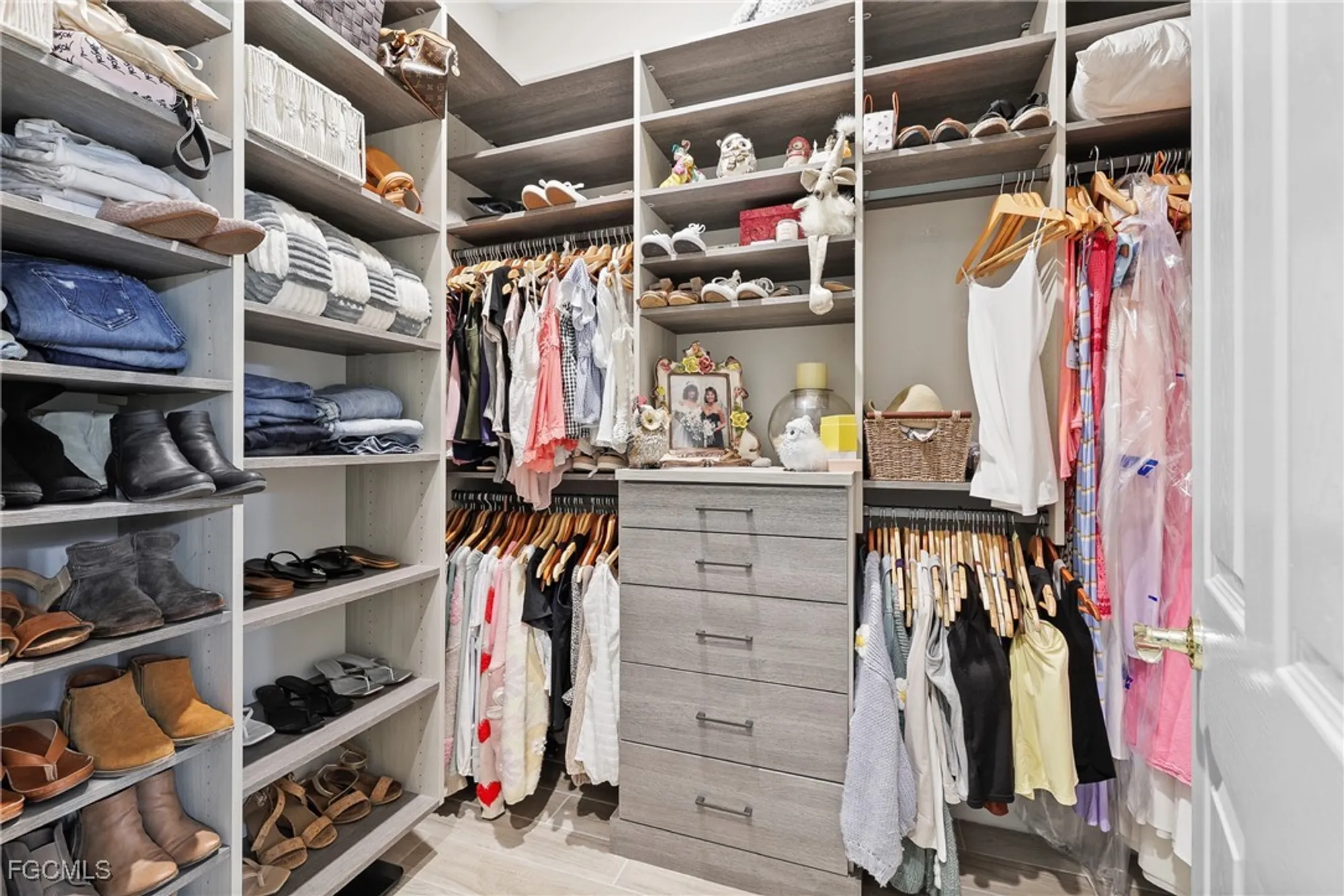 Property Slideshow image 21 of 46 | 28095 foxrock ct, Bonita Springs, FL, 34135