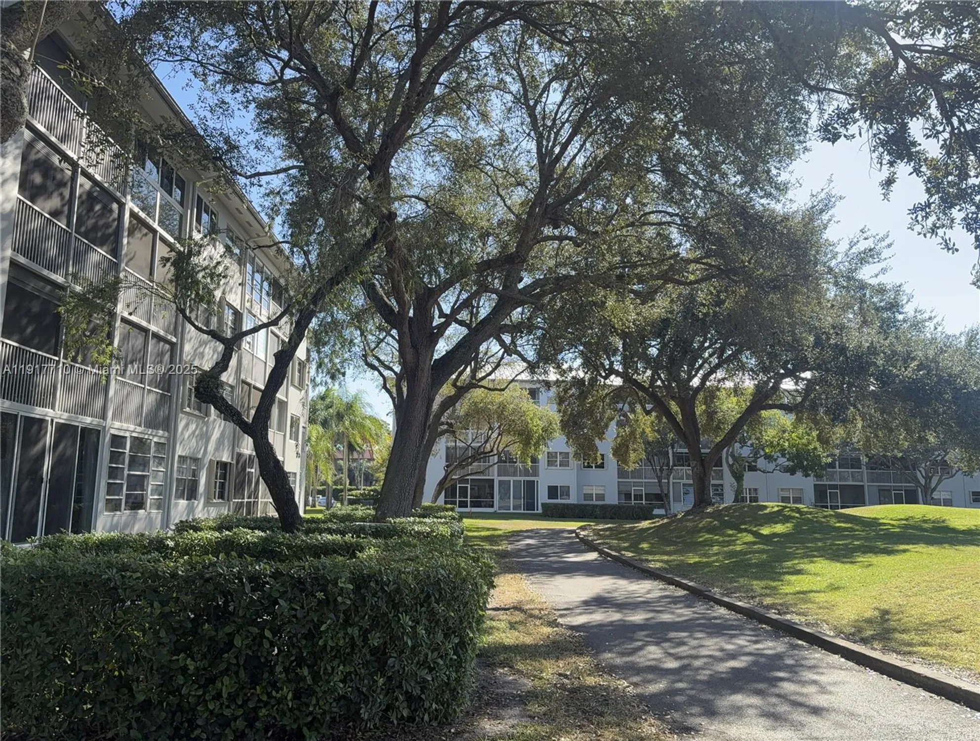 Property Slideshow image 5 of 28 | 1300 sw 125th ave k204, Pembroke Pines, FL, 33027